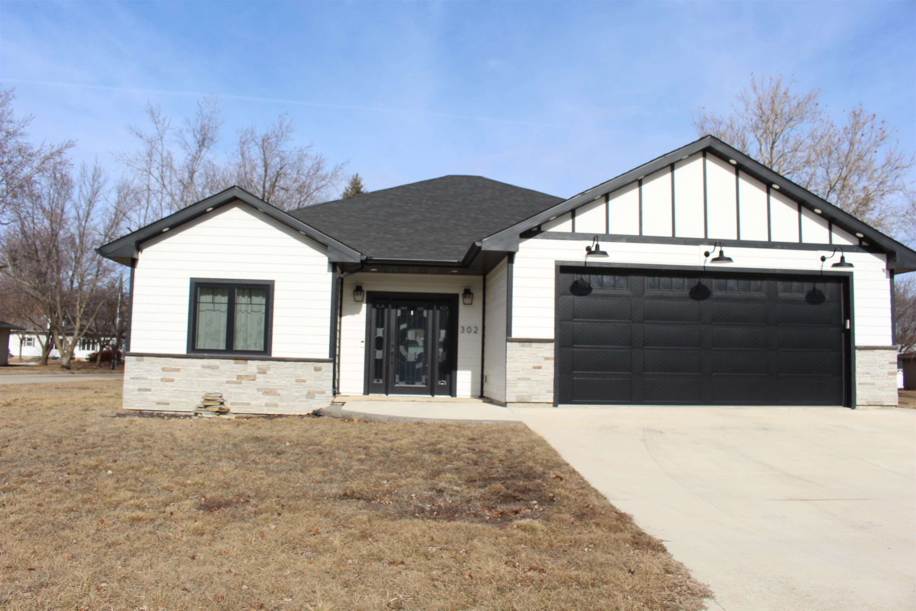 302 Harrison Street, Lake View, IA 51450 