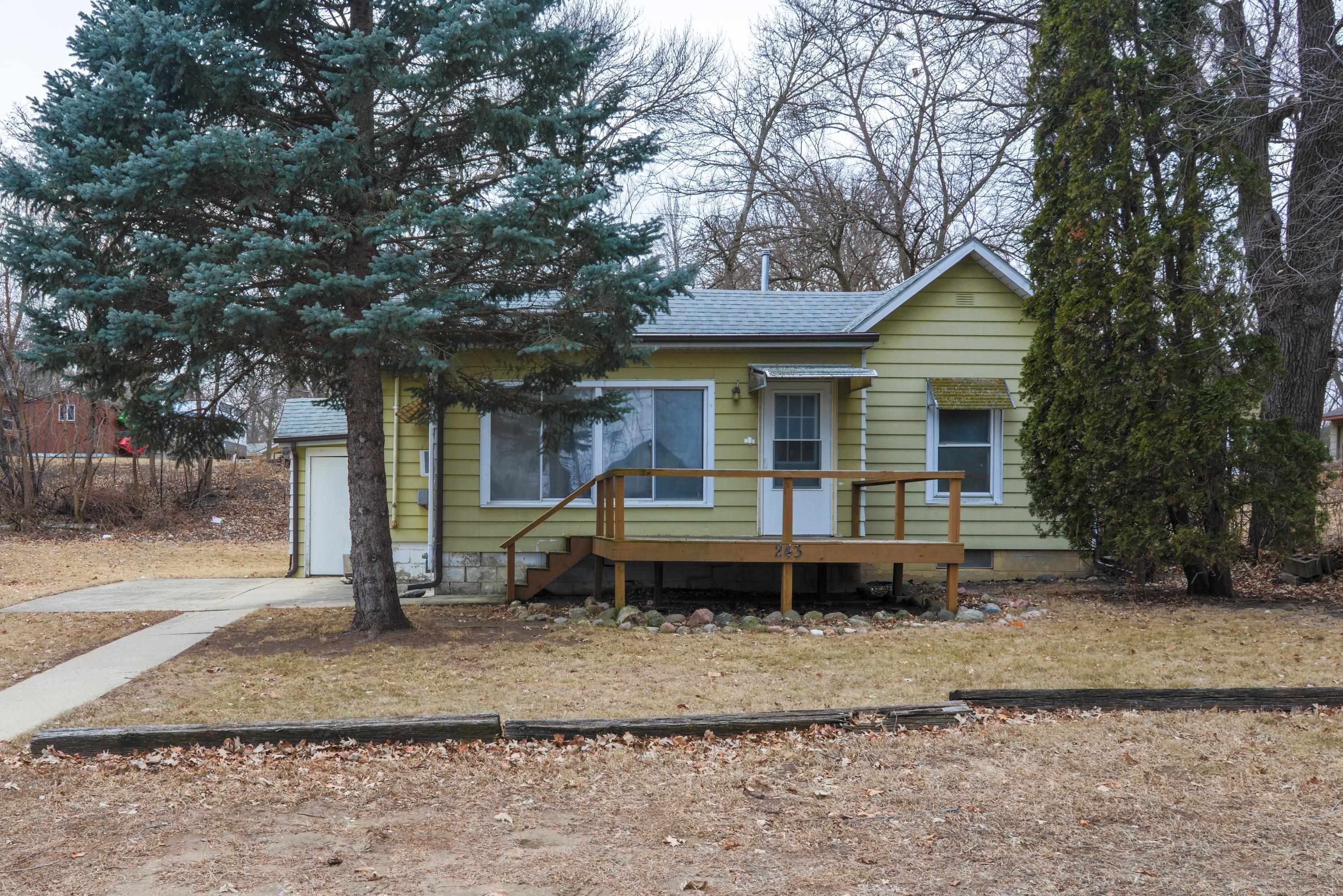 243 Helms Drive, Arnolds Park, IA 51331 
