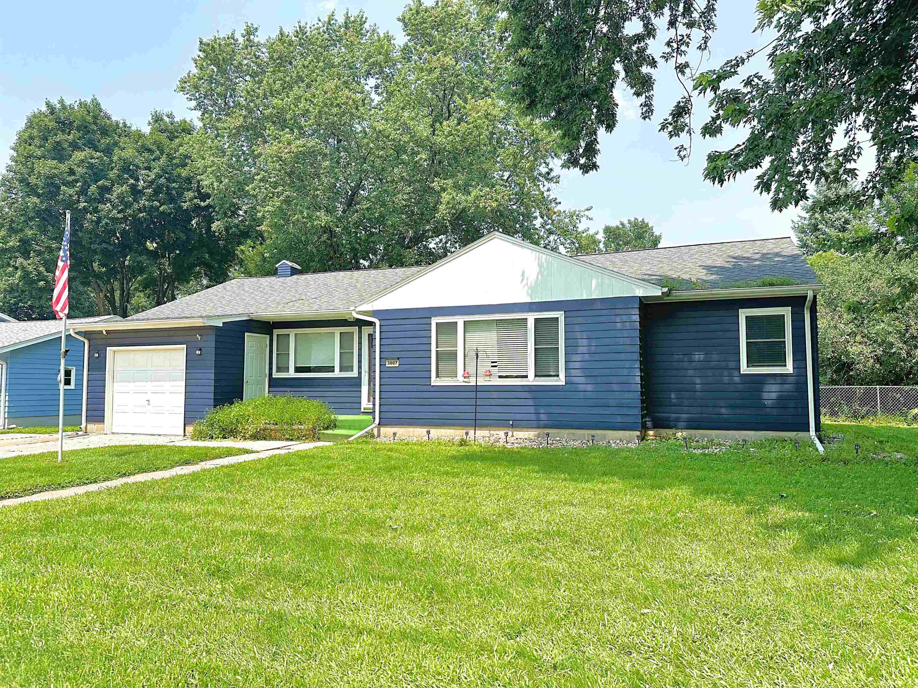 3007 5th Street, Emmetsburg, IA 50536 