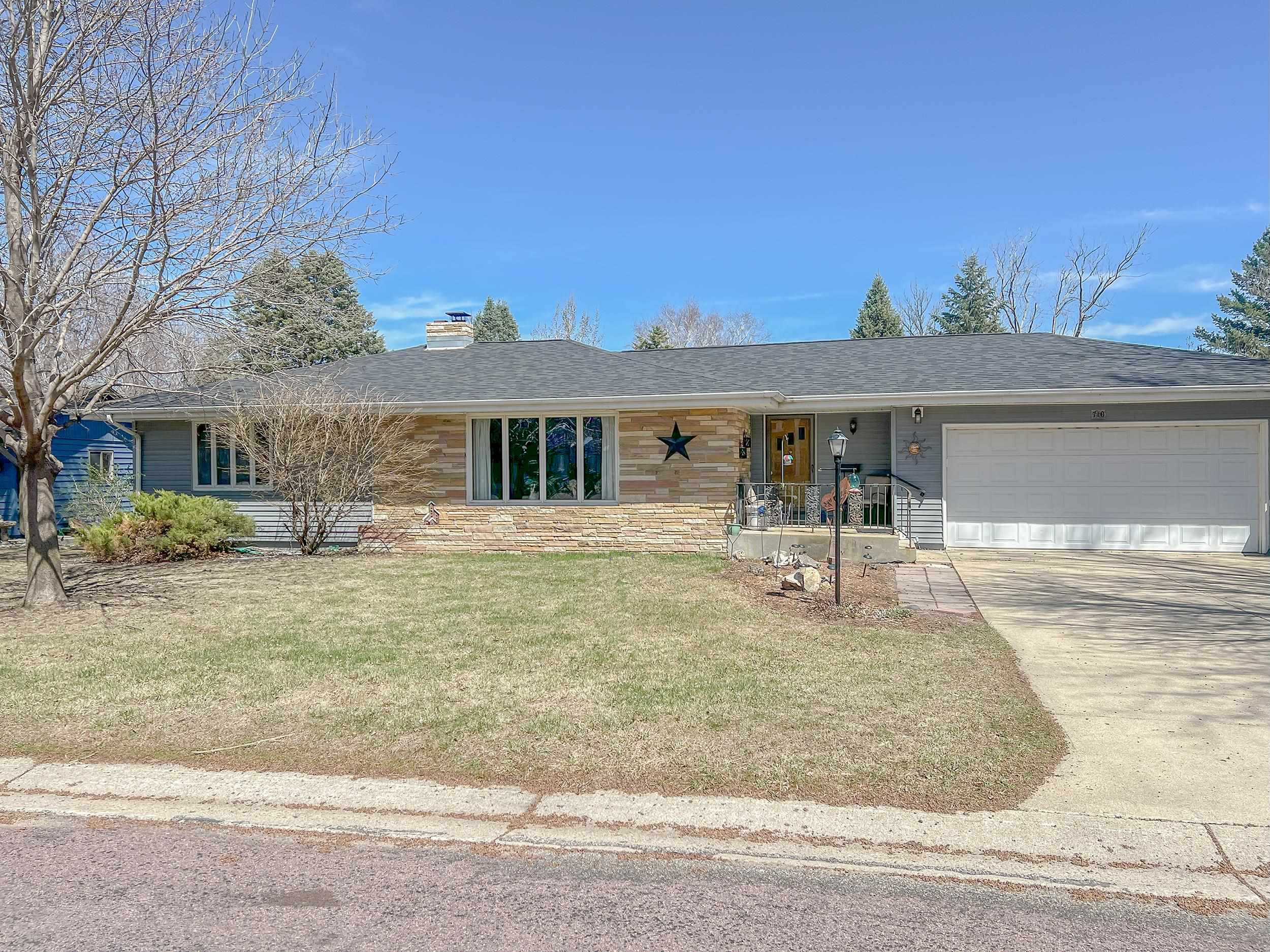 710 Ithaca Avenue, Spirit Lake, IA 51360 