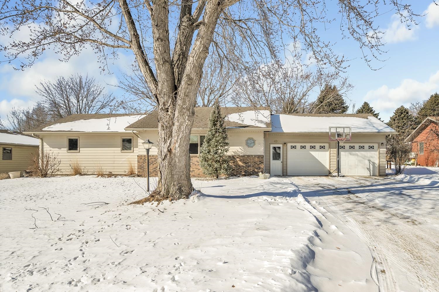 409 12th Ave NE, Sibley, IA 51249 