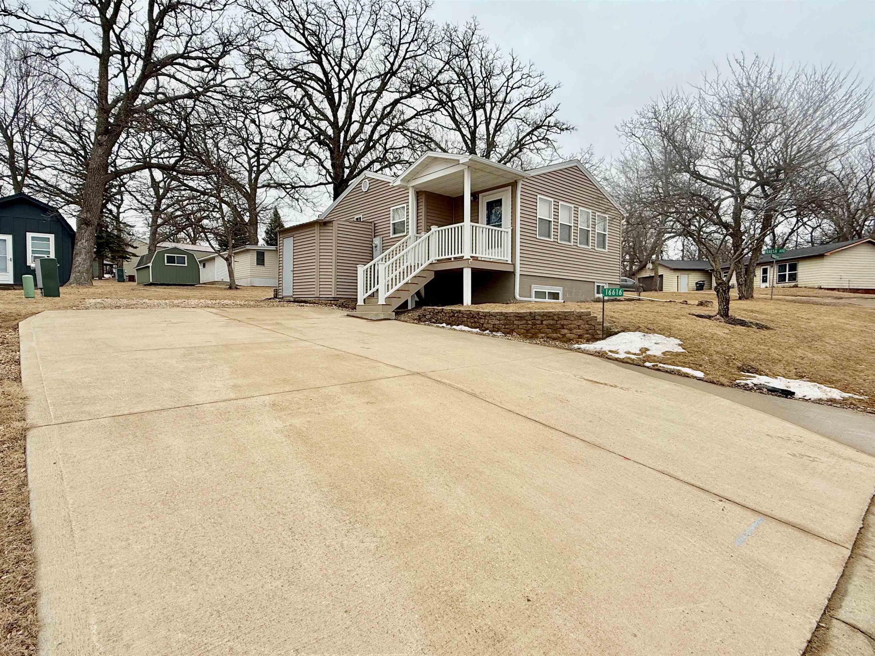 16616 Shoreline Dr., Spirit Lake, IA 51360 