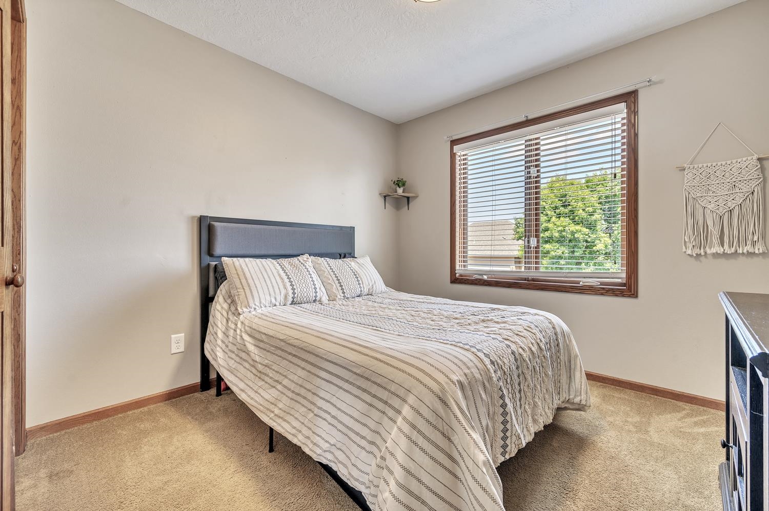 MLS #250200