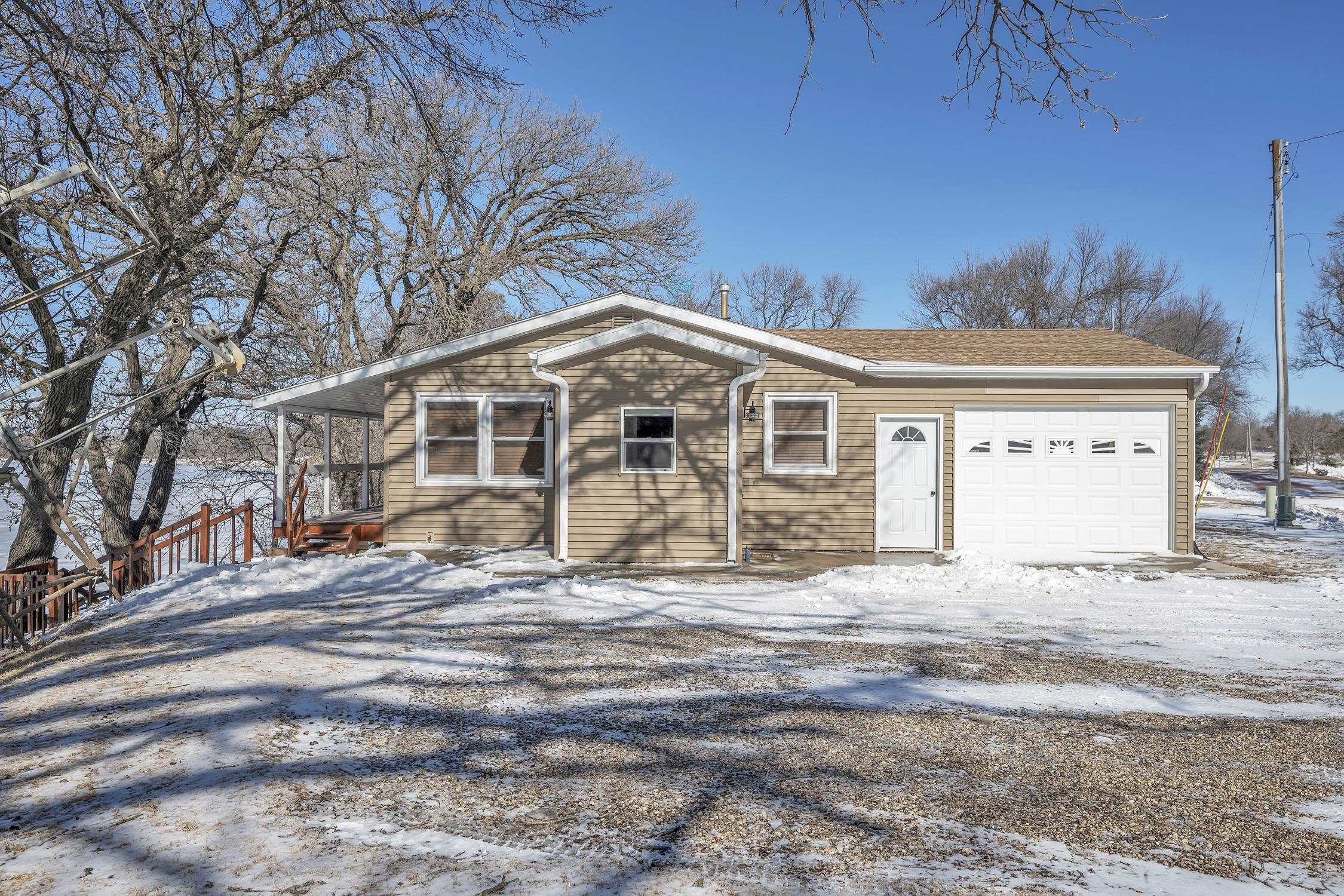 304 3rd St, Lake Park, IA 51347 