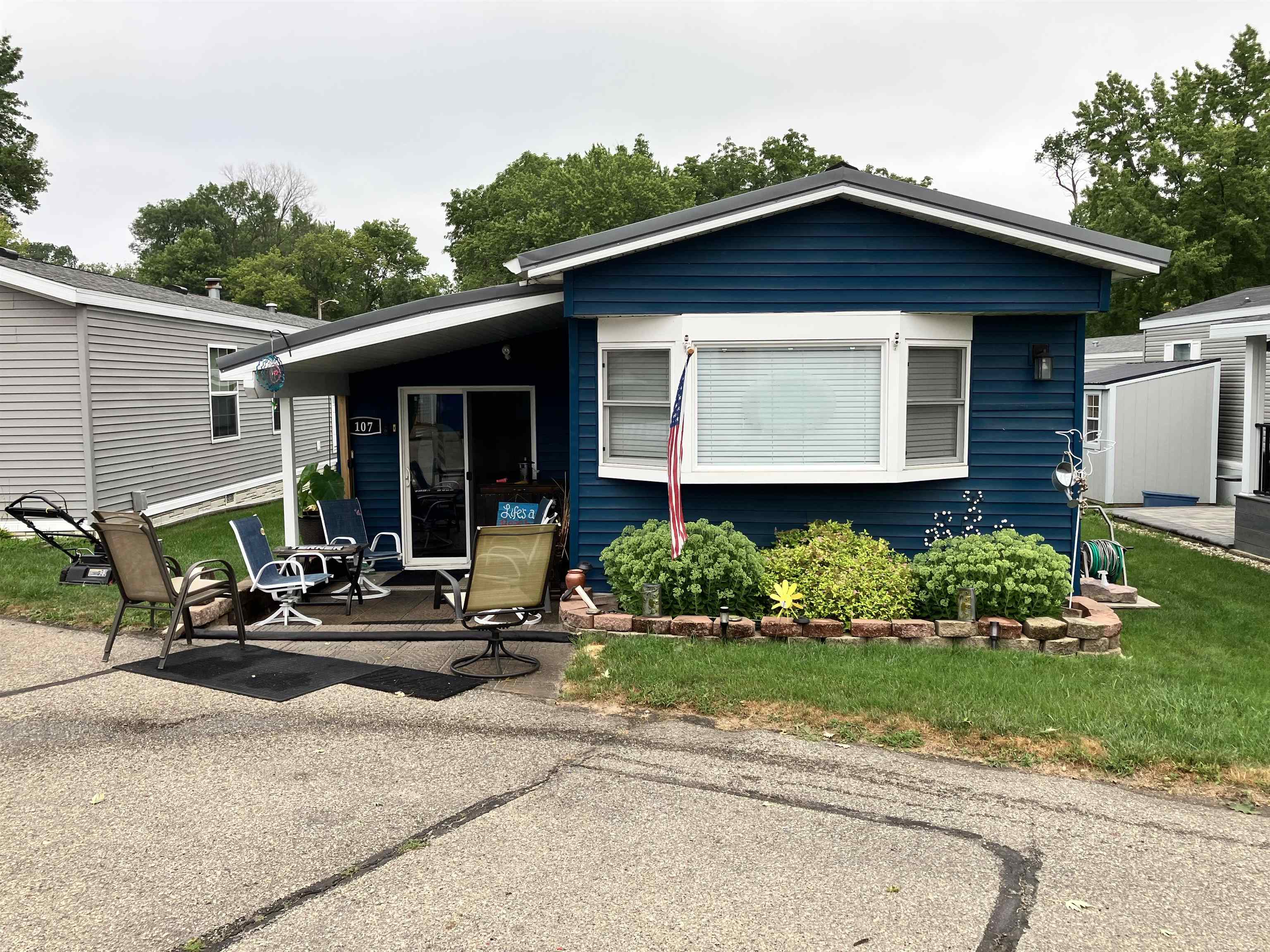 1000 Lakeshore Drive, Okoboji, IA 51355 