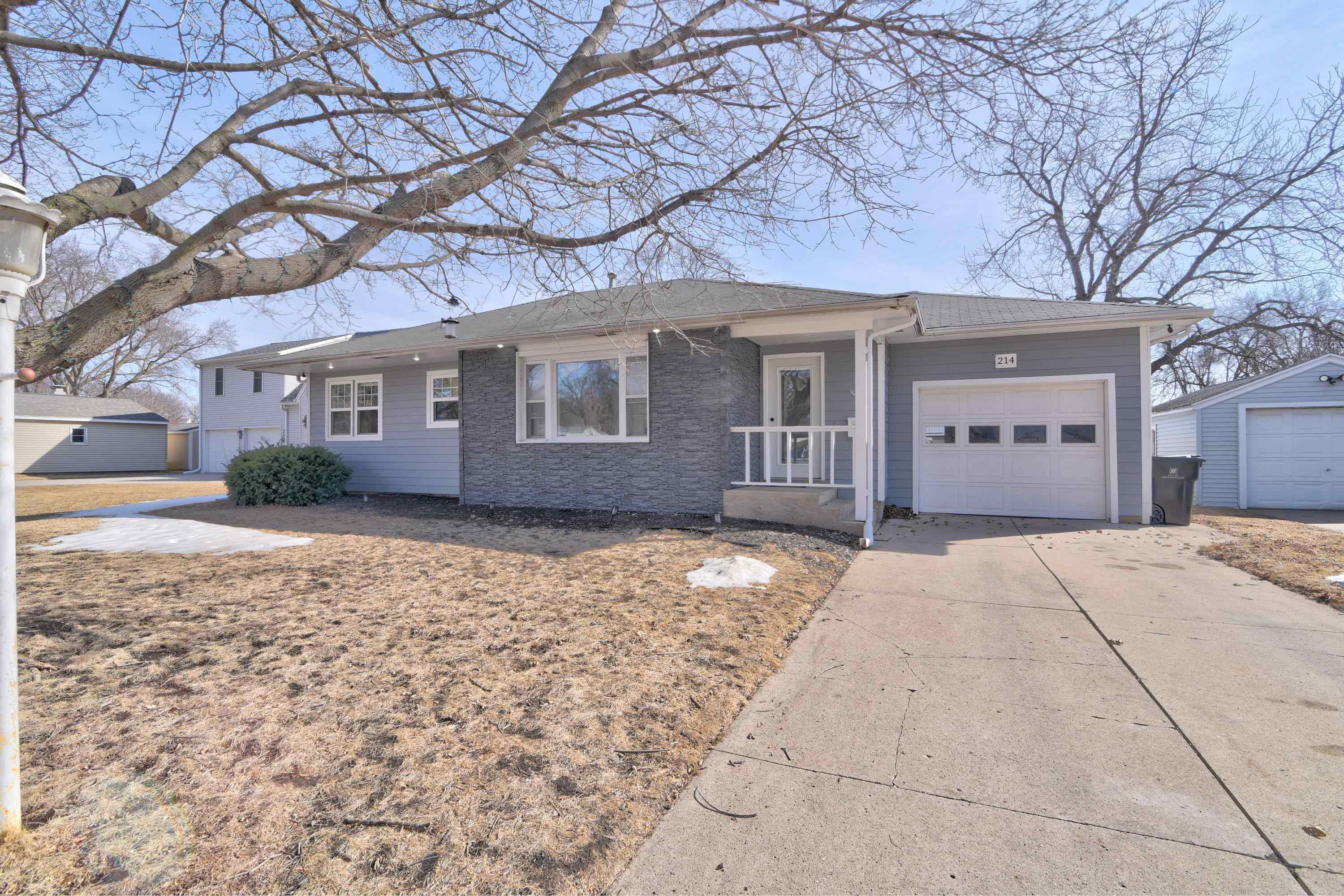214 17th Street, Estherville, IA 51334 