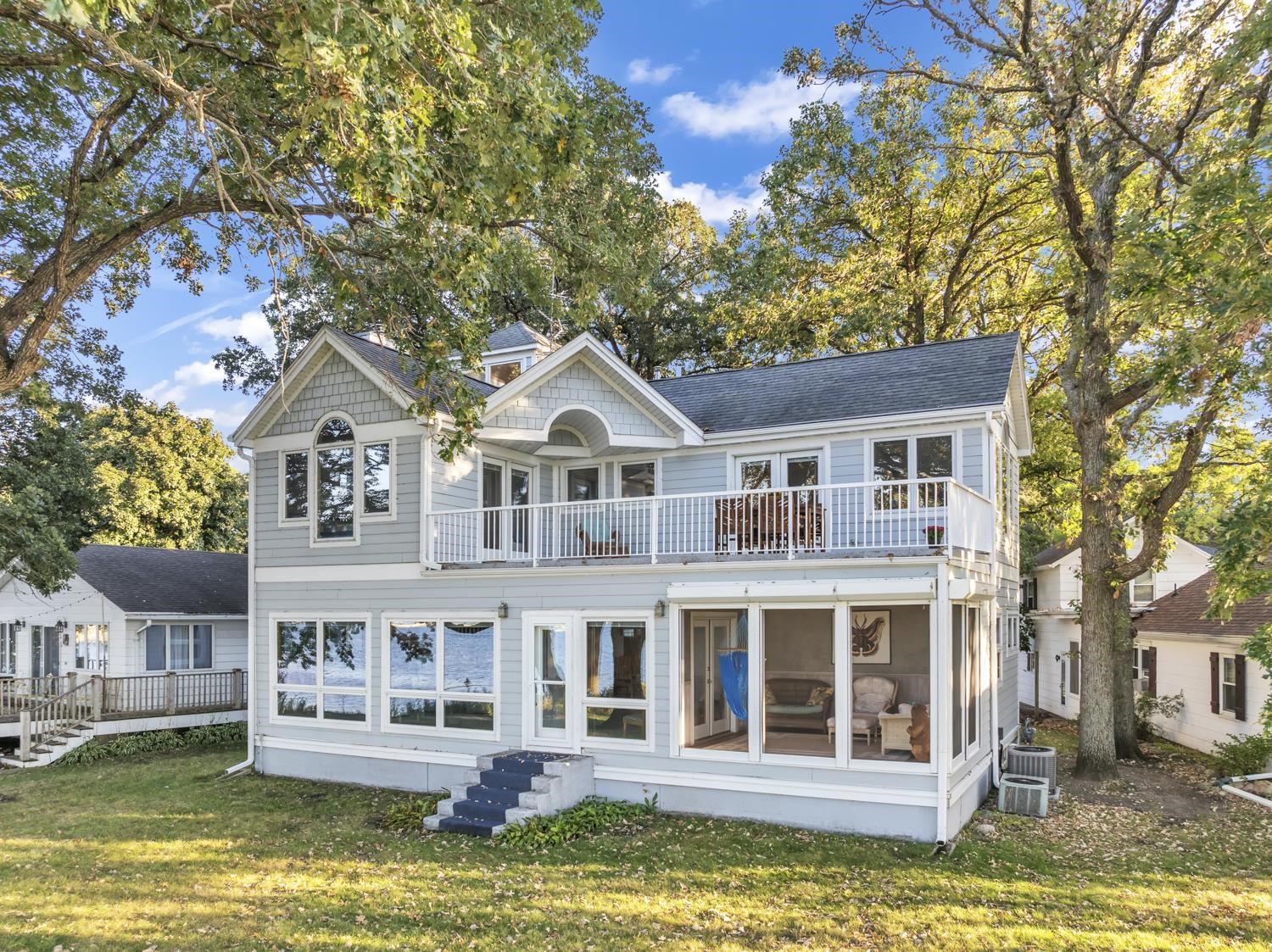 160 Pillsbury Pt, Arnolds Park, IA 51331 
