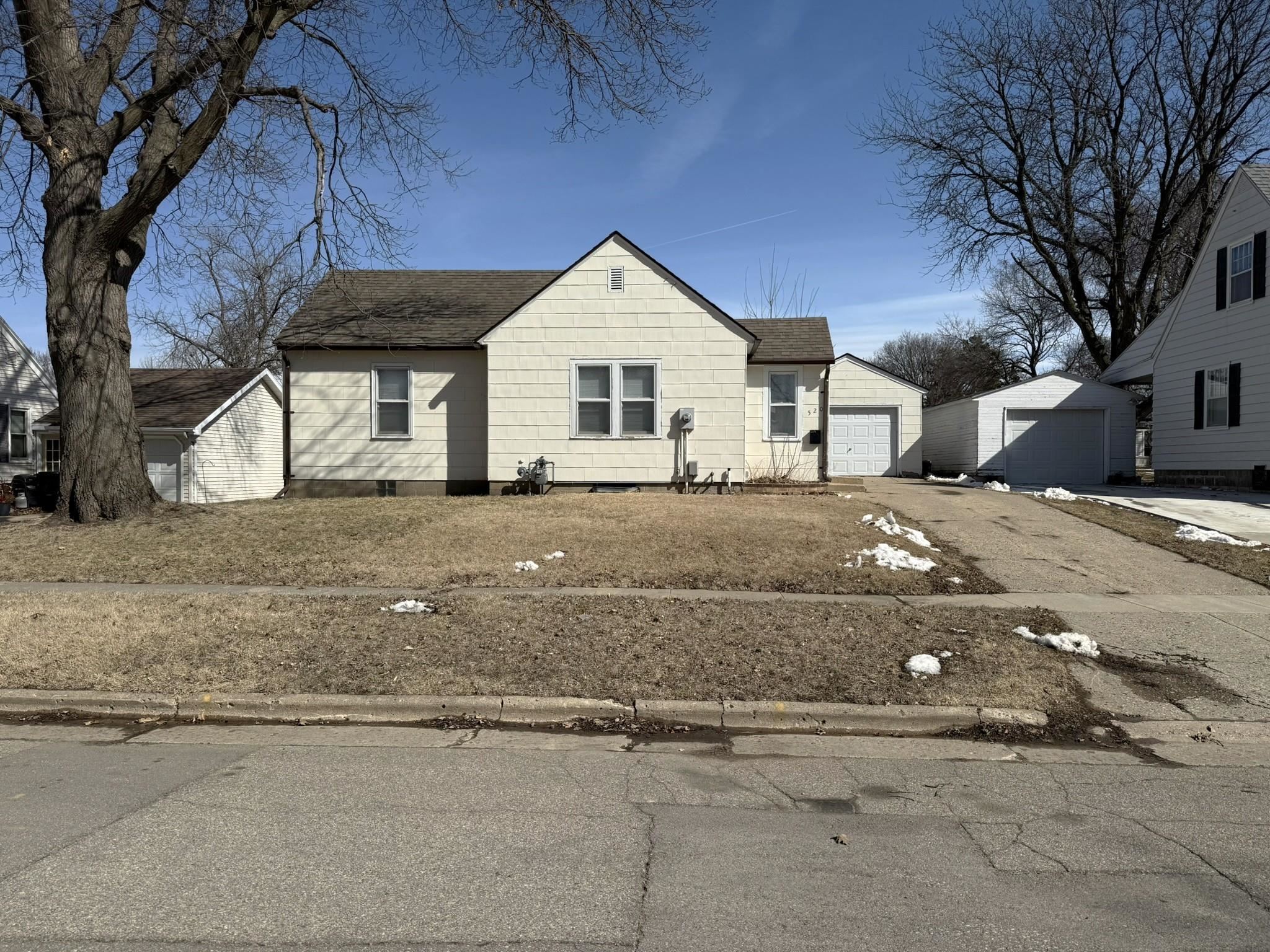520 10th Street, Estherville, IA 51334 