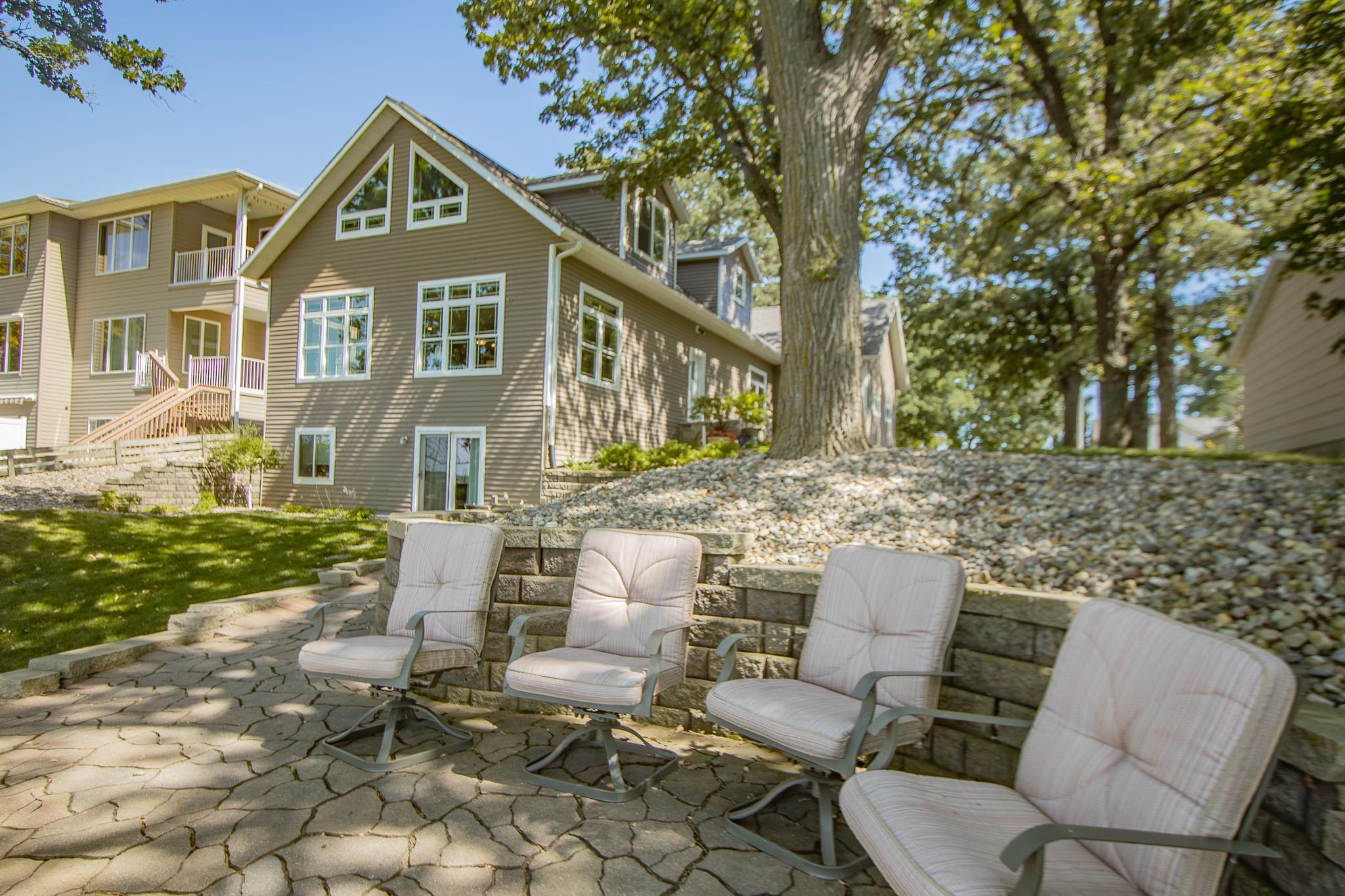 800 252nd Avenue, Spirit Lake, IA 51360 