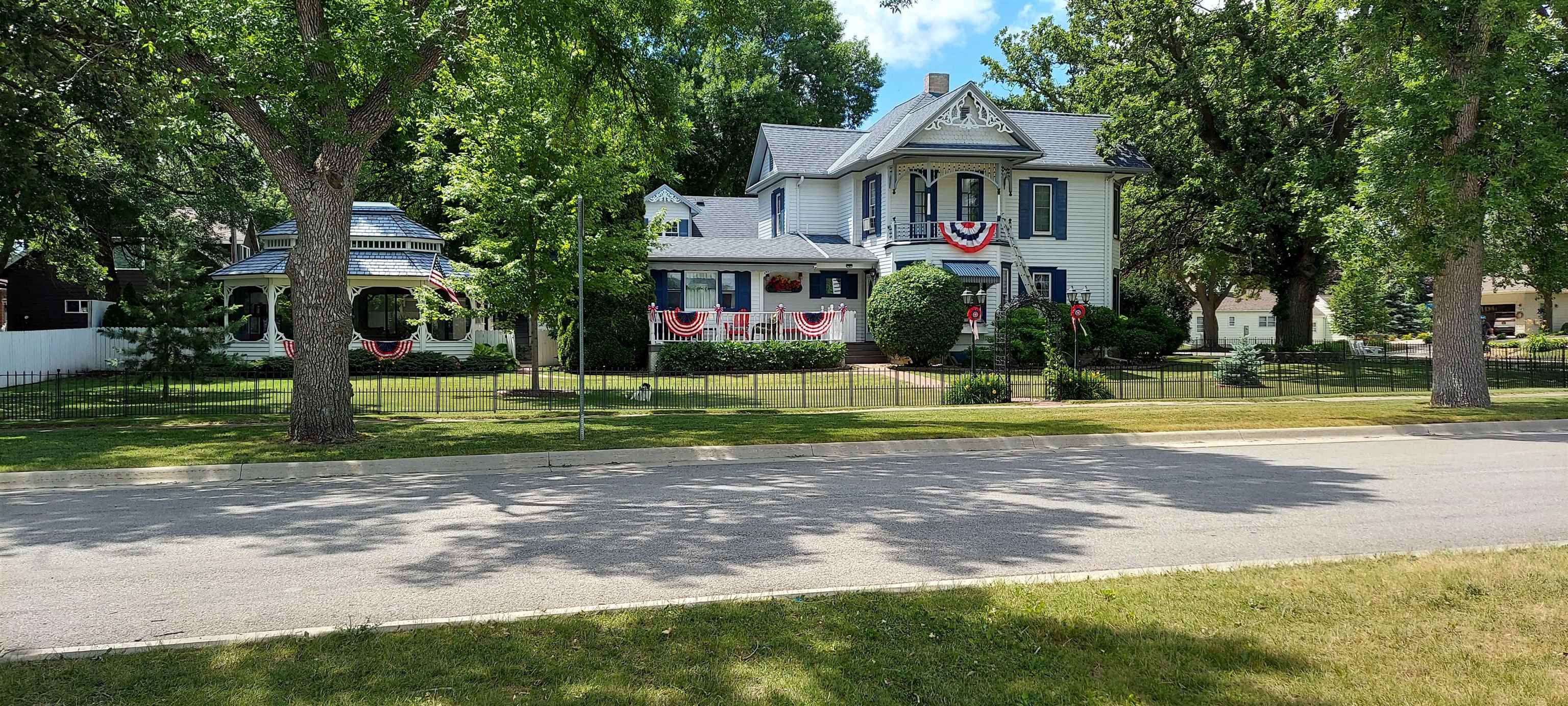 2302 4TH Street, Emmetsburg, IA 50536 