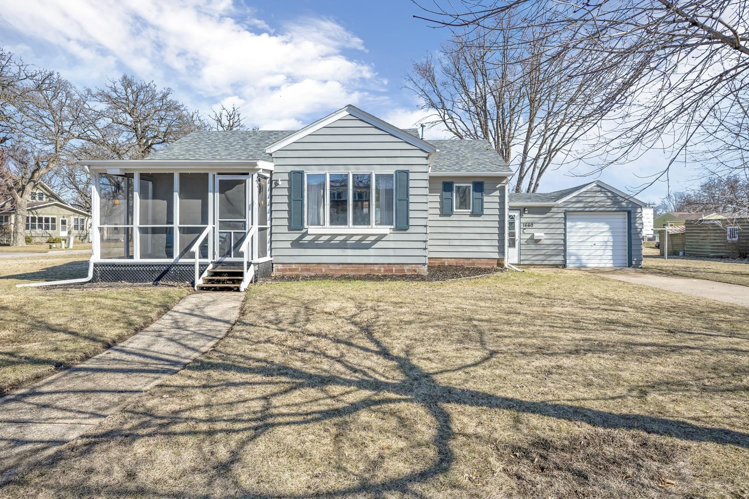 1660 Maplecrest Drive, Estherville, IA 51334 