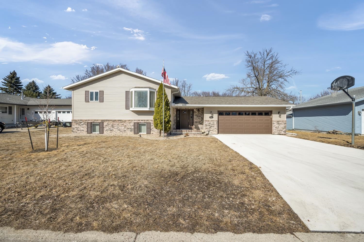 940 27th Street, Spirit Lake, IA 51360 