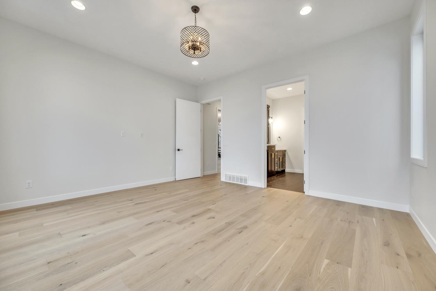 MLS #250317