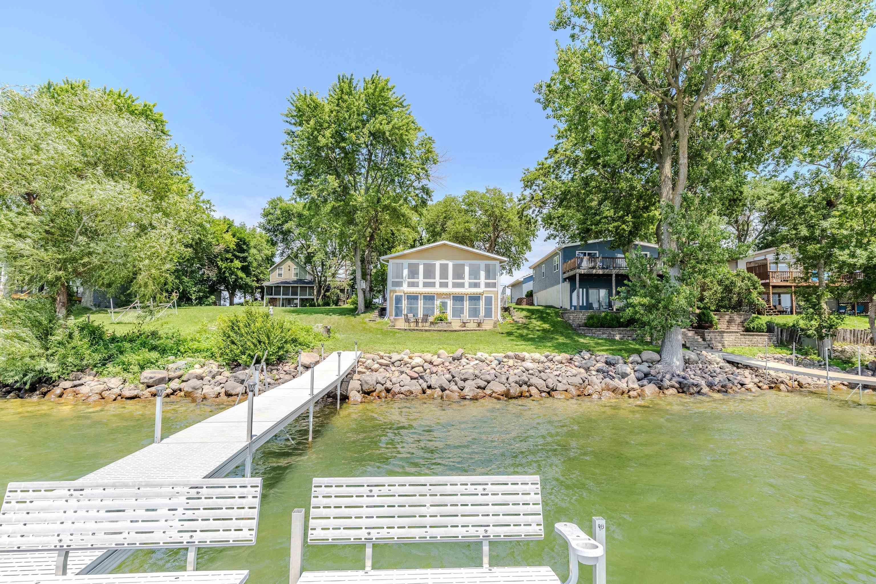 25781 105th St, Spirit Lake, IA 51360 