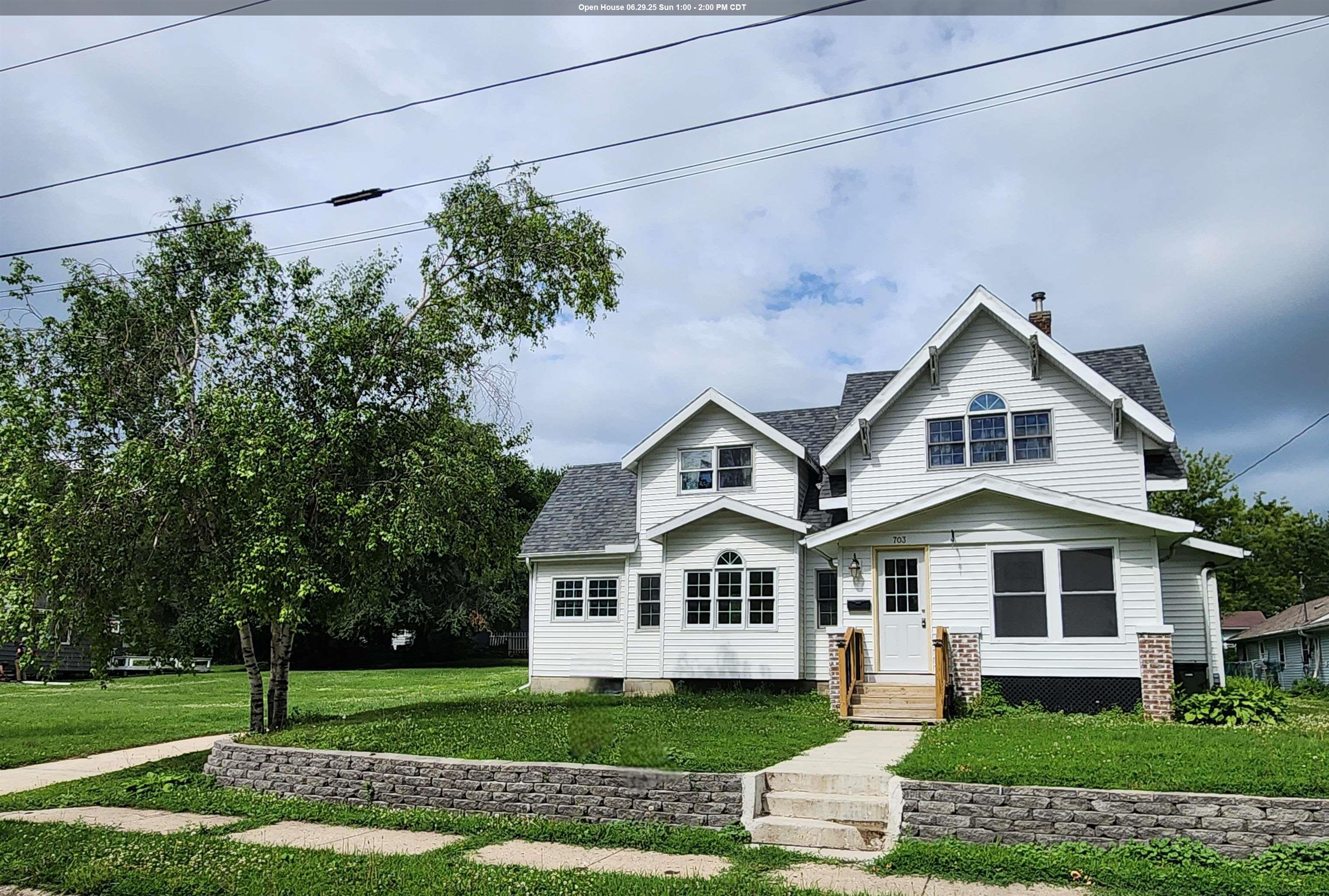 703 Des Moines Street, Emmetsburg, IA 50536 