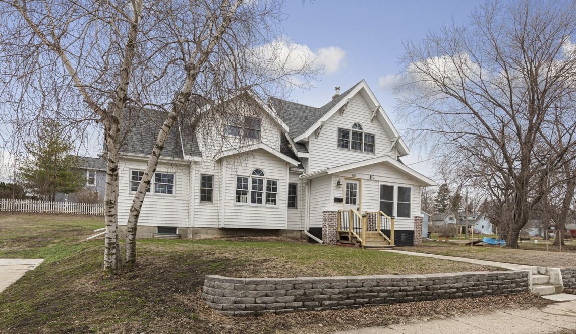 703 Des Moines Street, Emmetsburg, IA 50536 