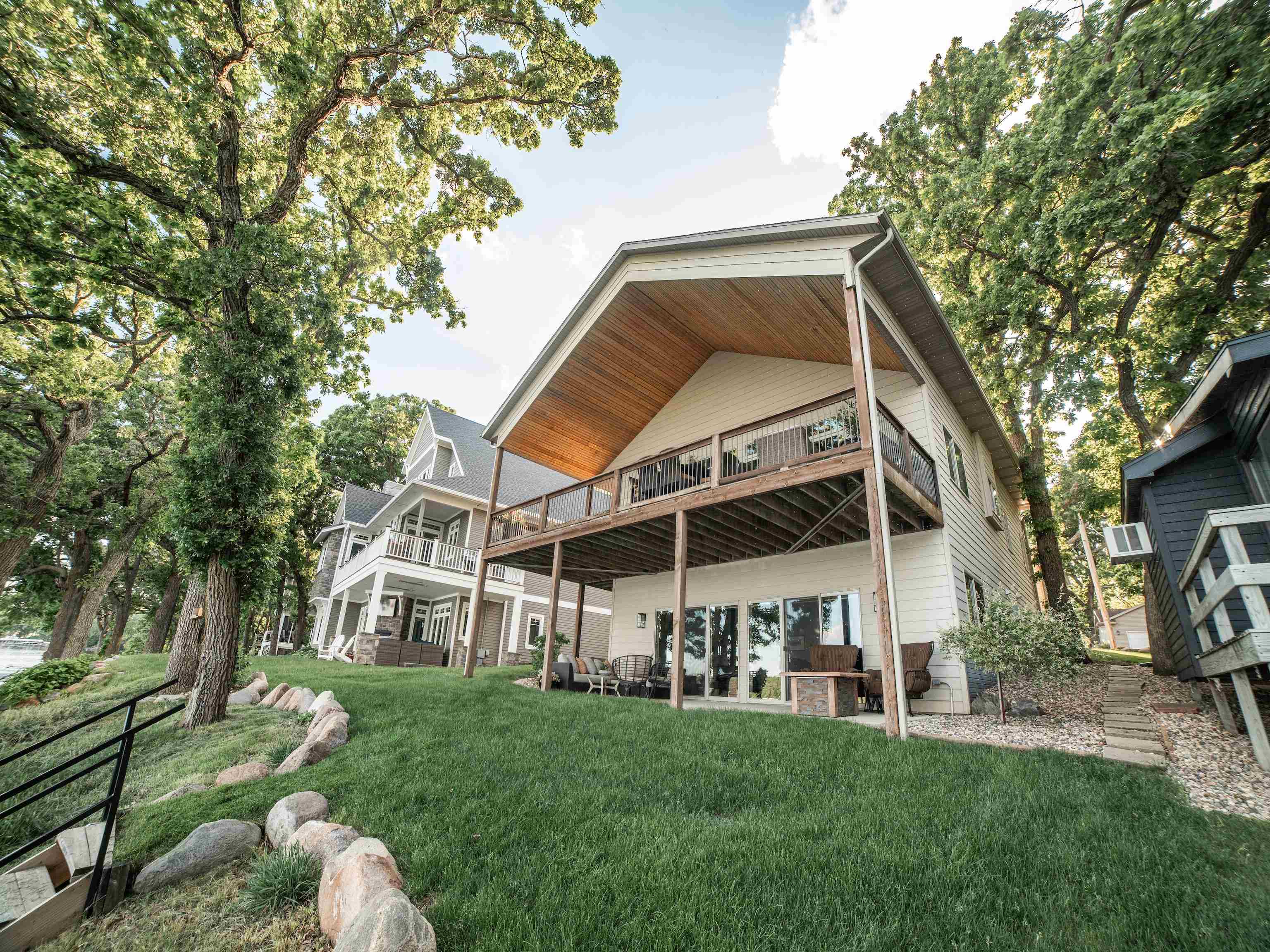 16664 255th Avenue, Spirit Lake, IA 51360 