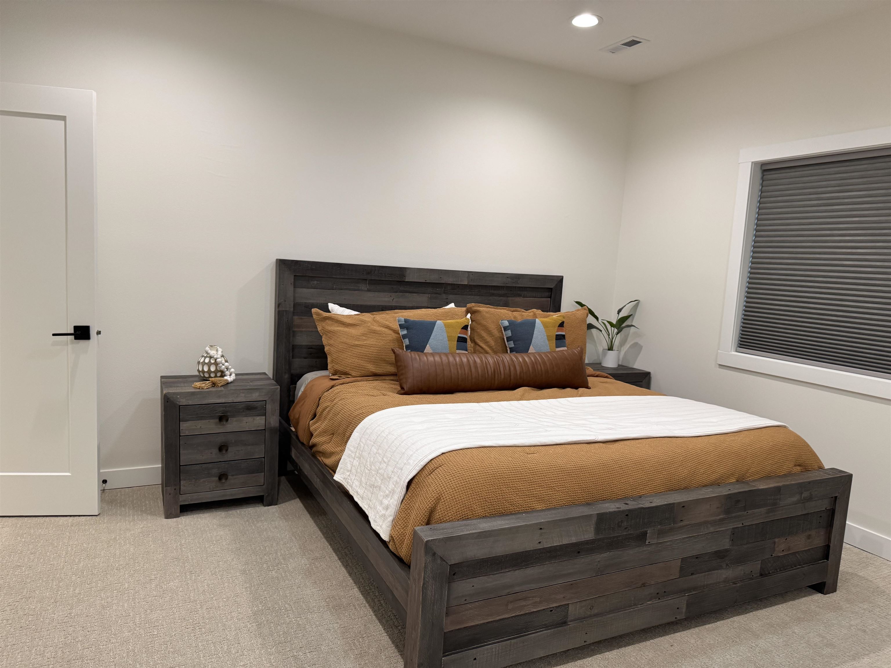 MLS #250400