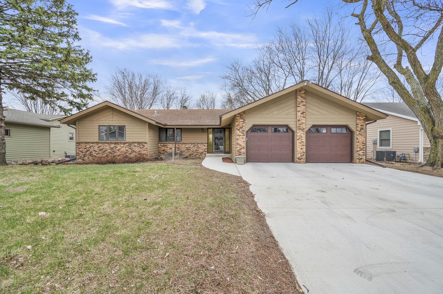 1041 28th Street, Spirit Lake, IA 51360 