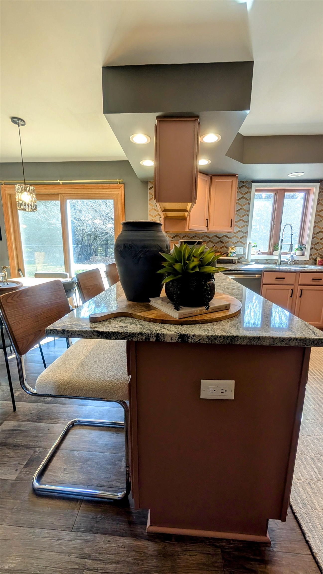 MLS #250406
