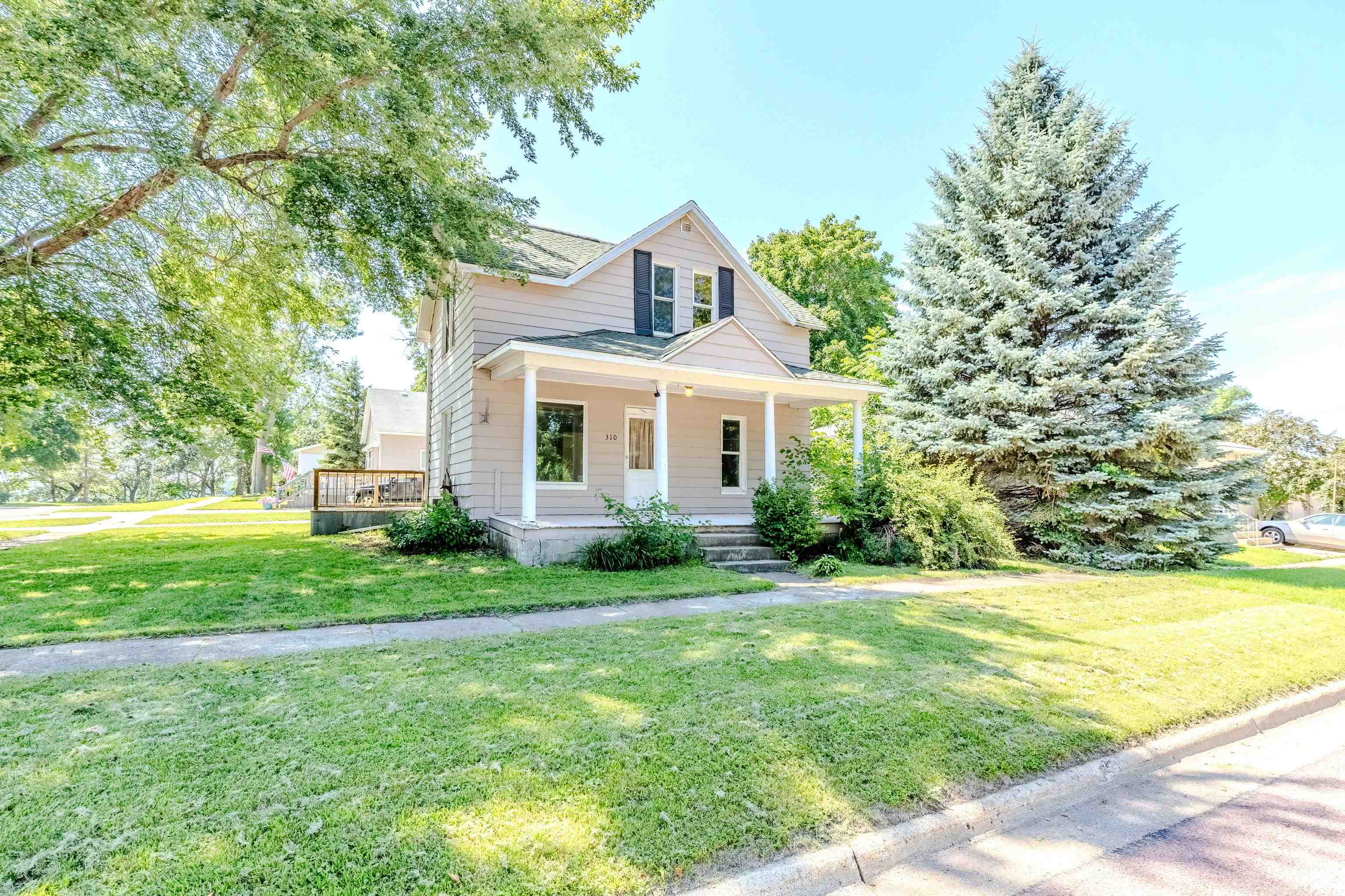 310 2nd Street, Lake Park, IA 51347 