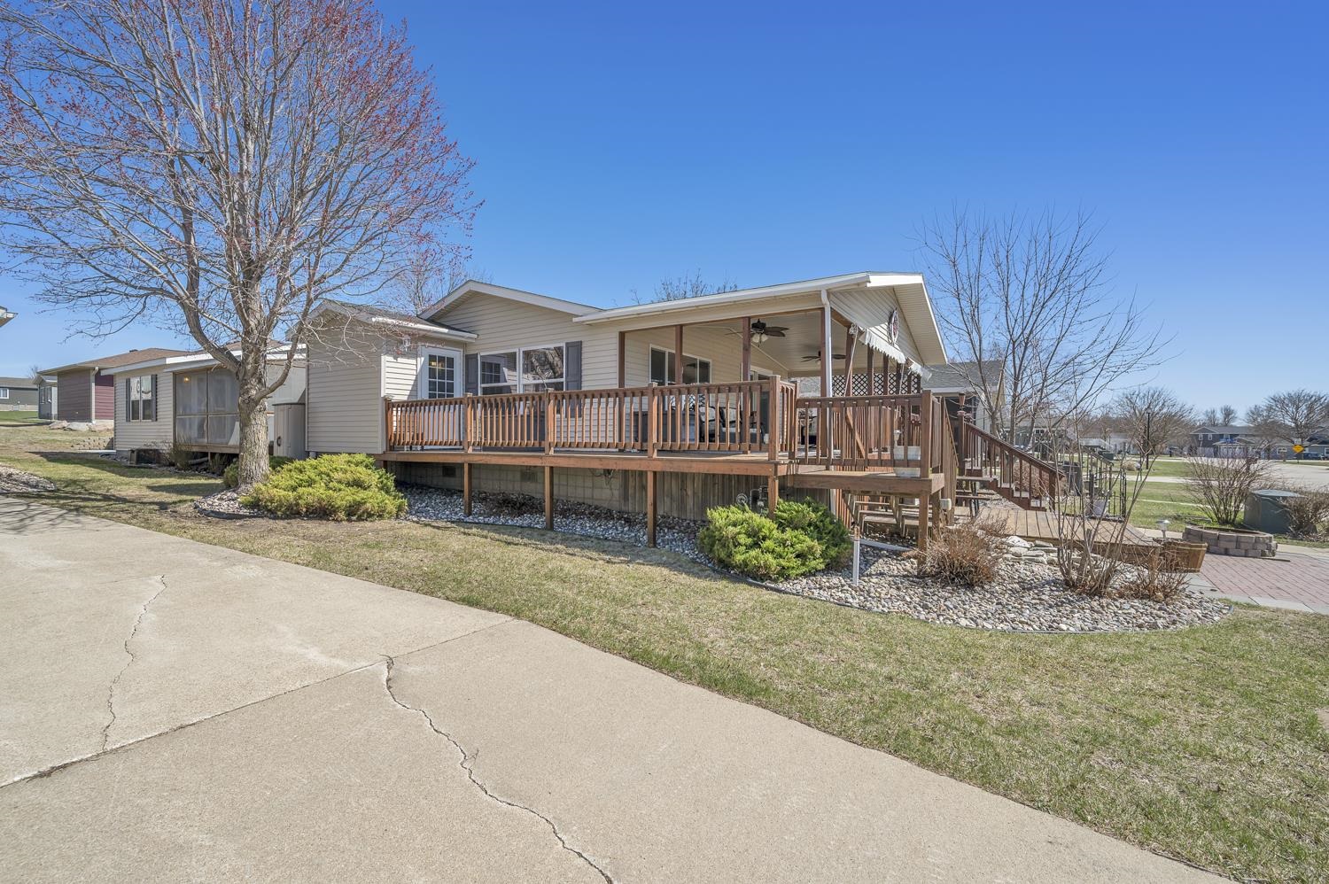 908 Sunshine Run, Arnolds Park, IA 51331 