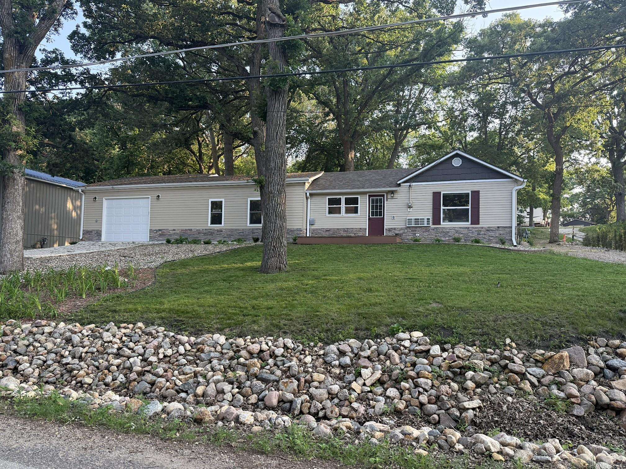 16423 & 16419 255th Avenue, Spirit Lake, IA 51360 