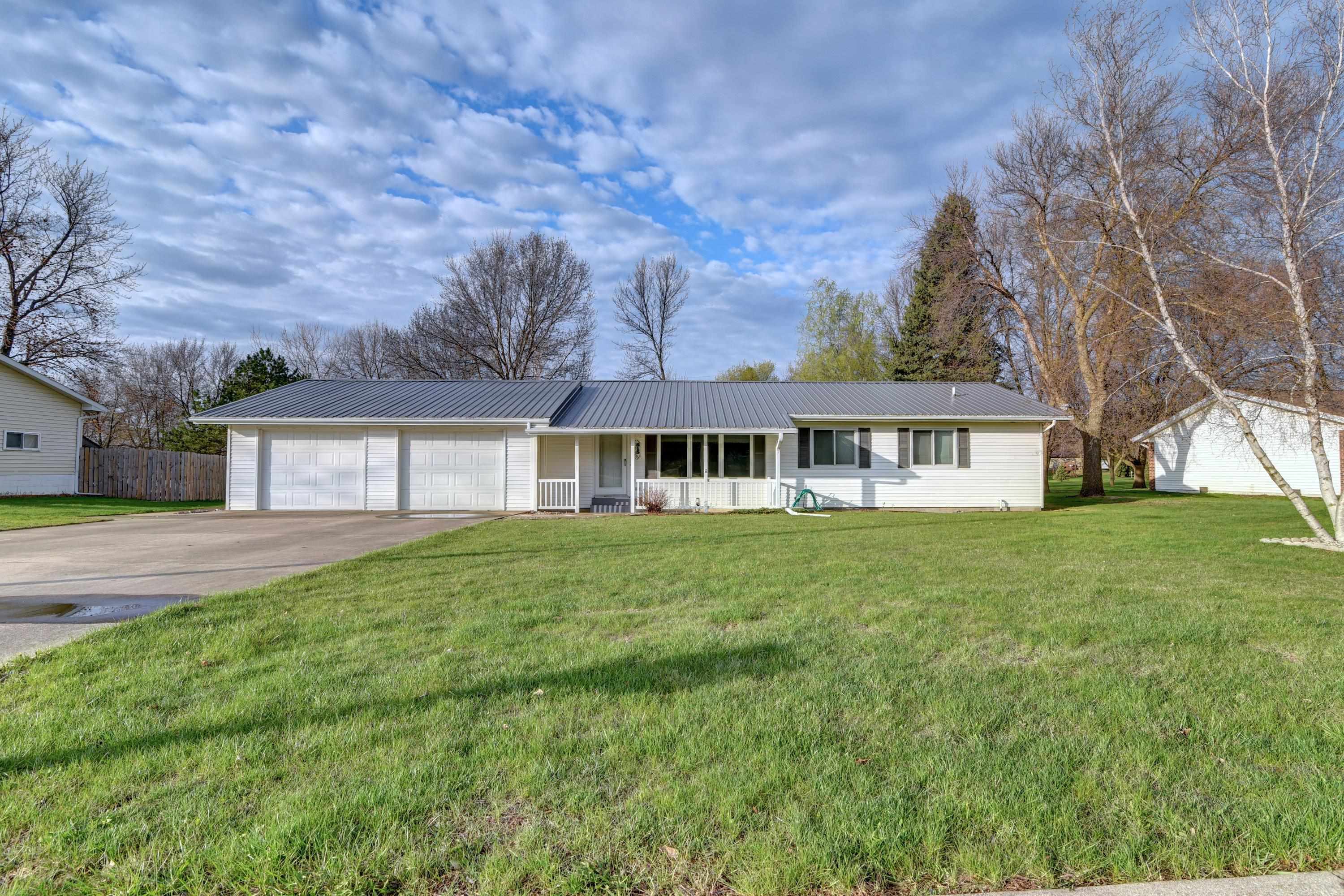 815 C Avenue, Armstrong, IA 50514 