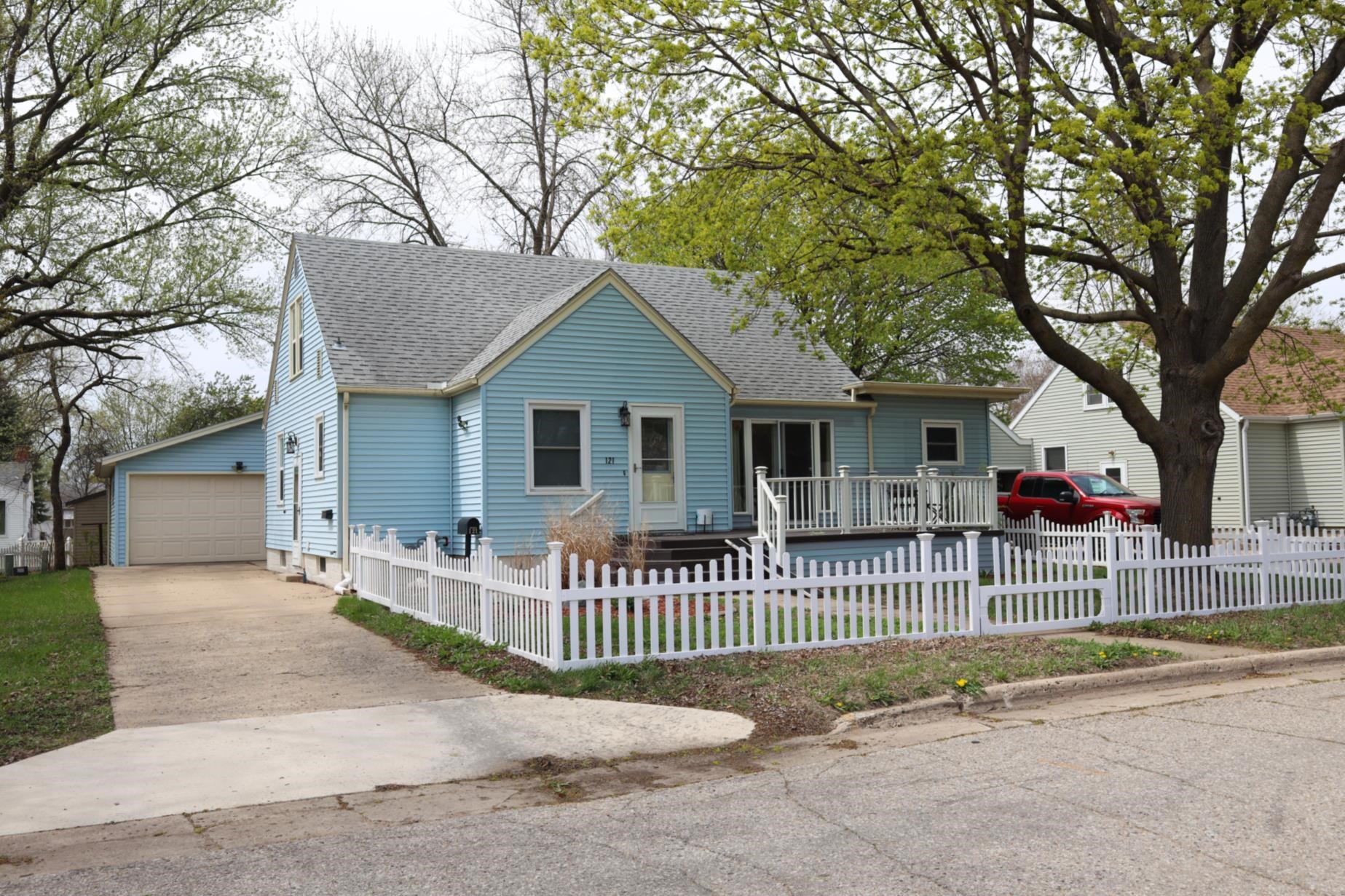 121 16th Street, Estherville, IA 51334 