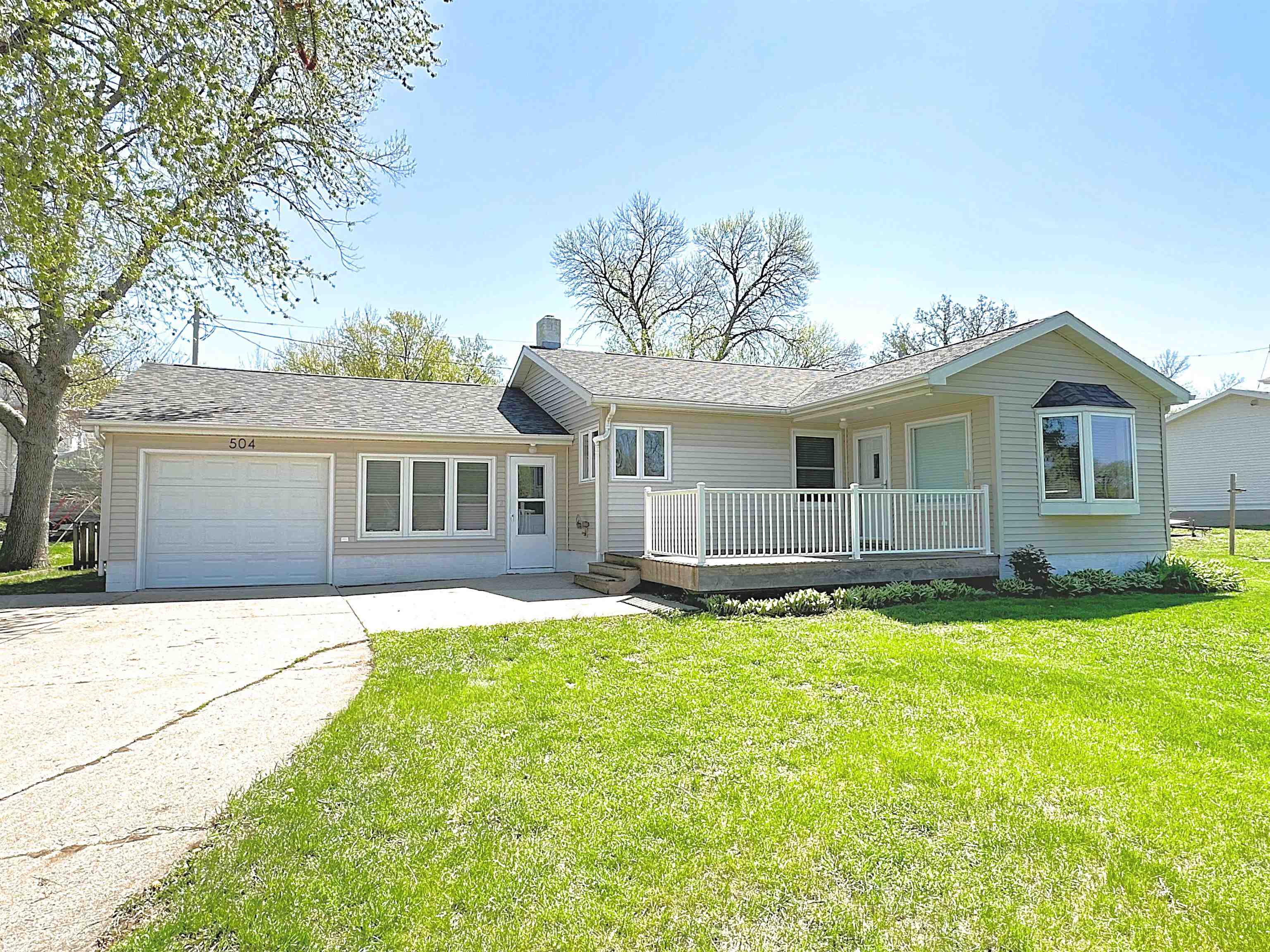 504 Broadway Street, Emmetsburg, IA 50536 