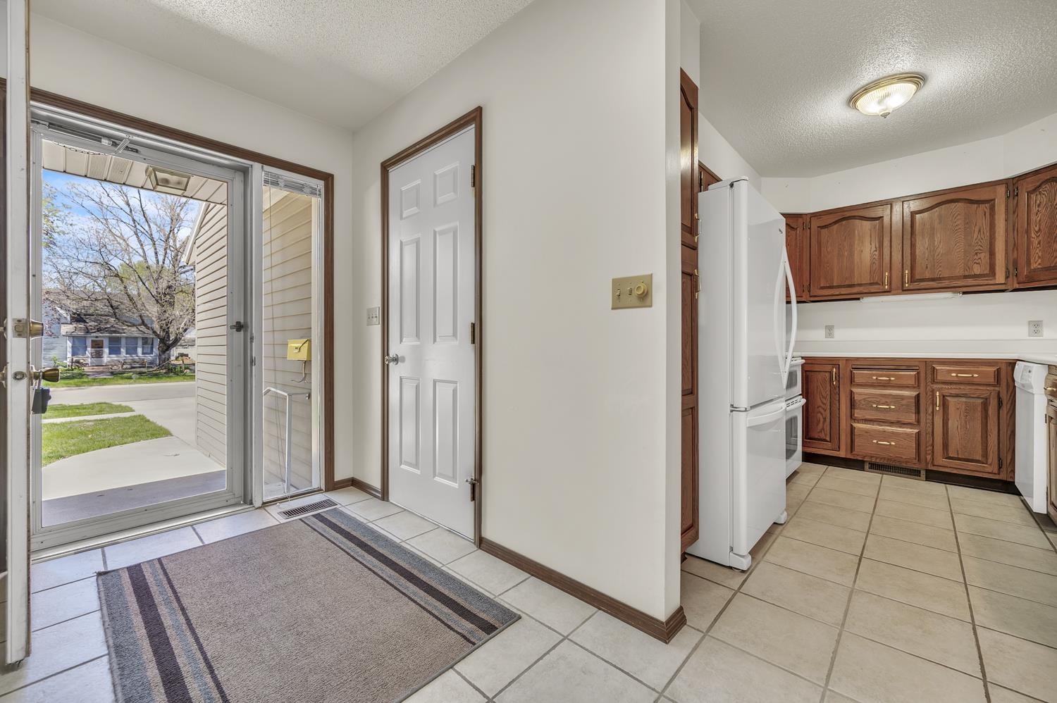 1004 2nd Avenue, Estherville, IA 51334 