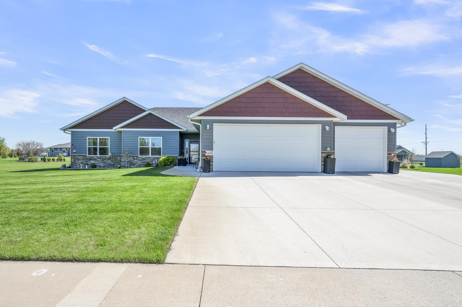 1609 36th Street, Spirit Lake, IA 51360 