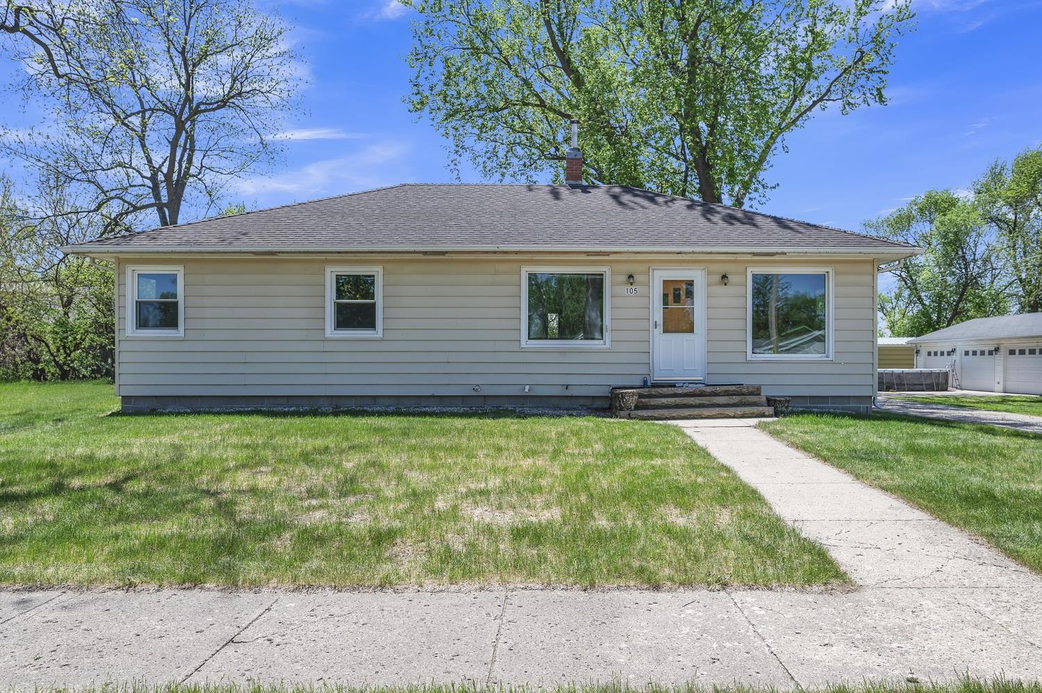 105 Avenue B, Lake Park, IA 51347 