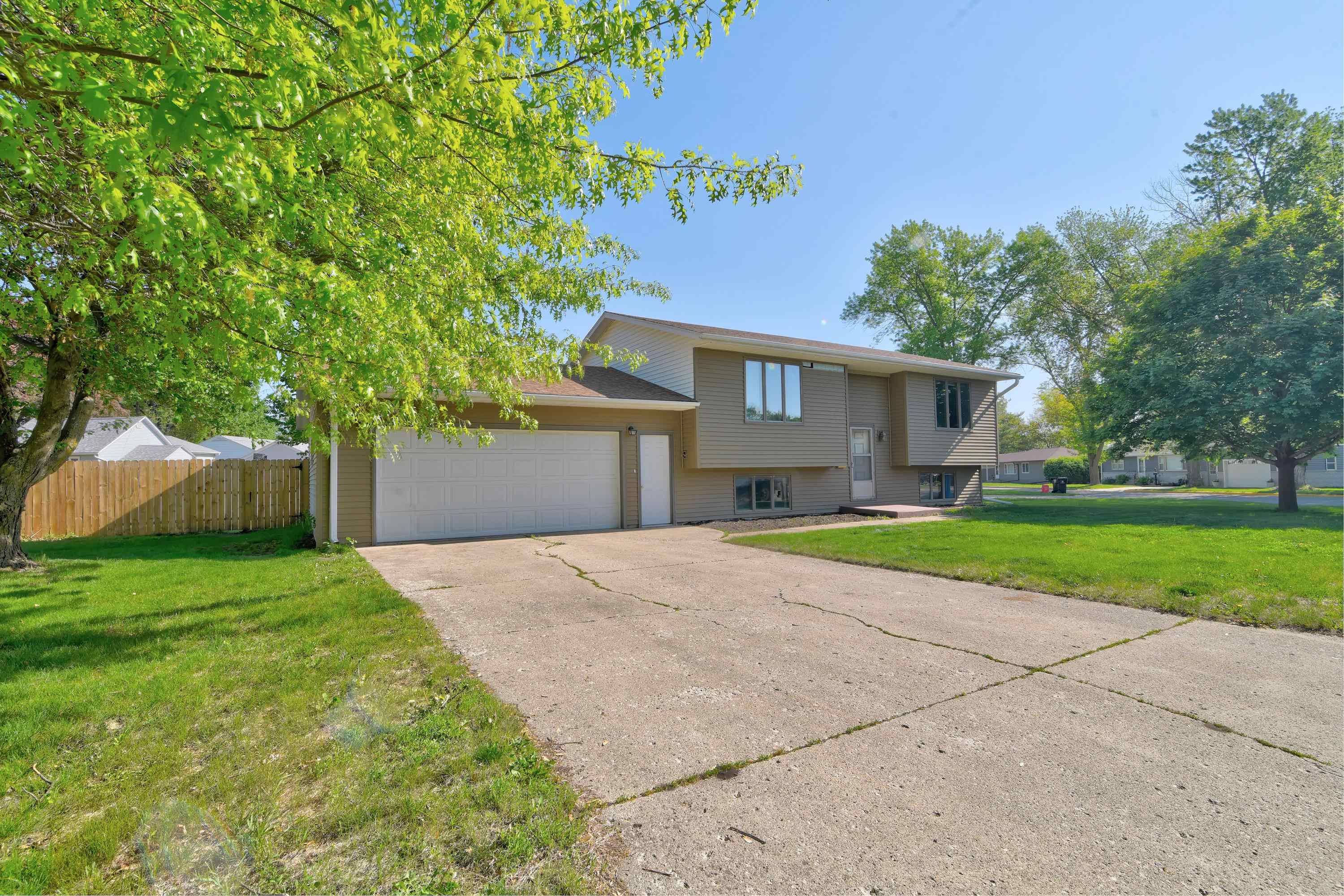 621 18th Avenue, Estherville, IA 51334 