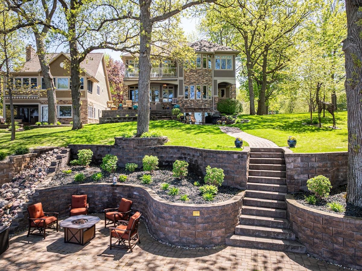 15941 Lakeshore Drive, Spirit Lake, IA 51360 