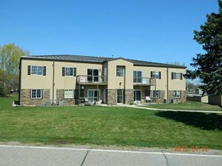 3 27th St #220, Spirit Lake, IA 51360 
