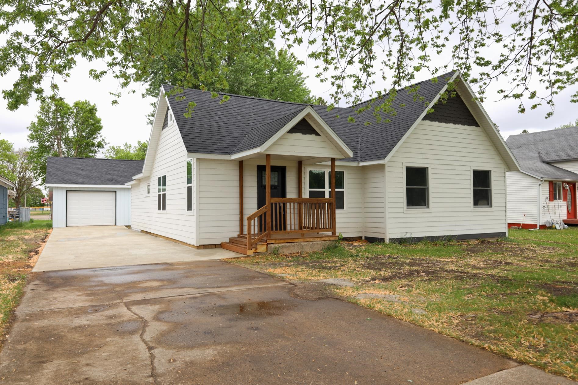 1609 5th Avenue, Estherville, IA 51334 