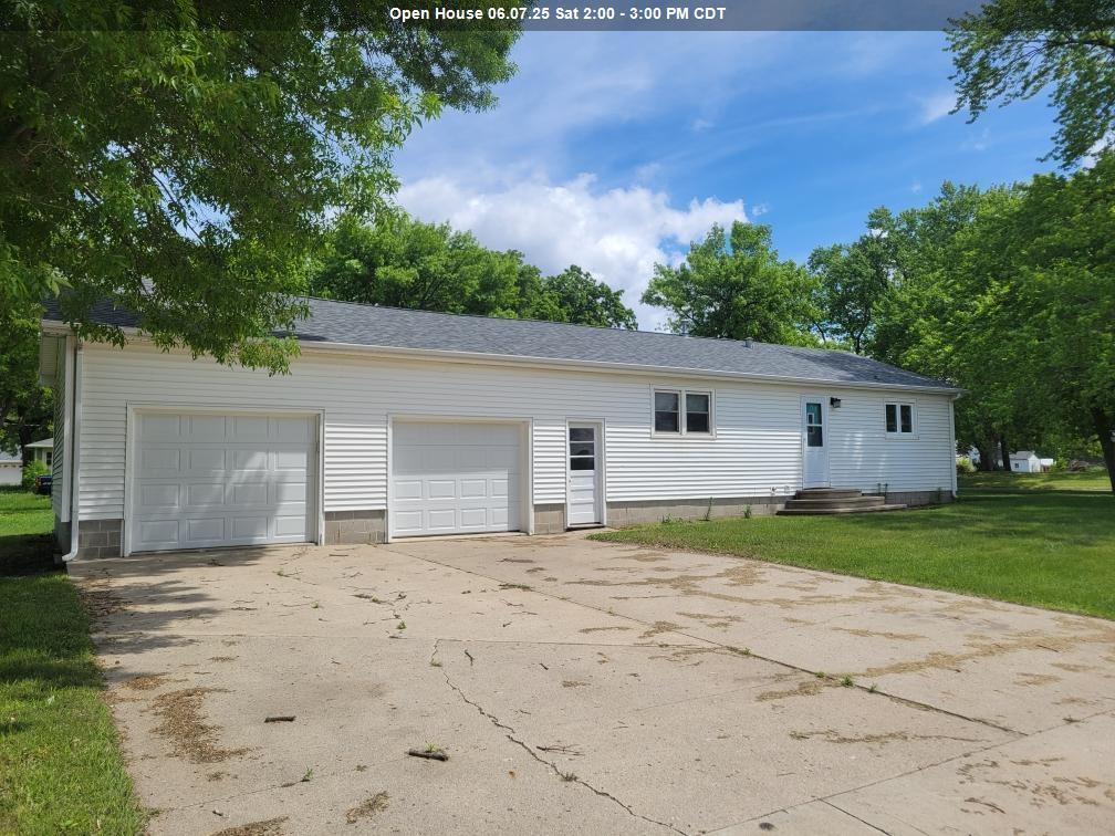 1707 11th Street, Emmetsburg, IA 50536 