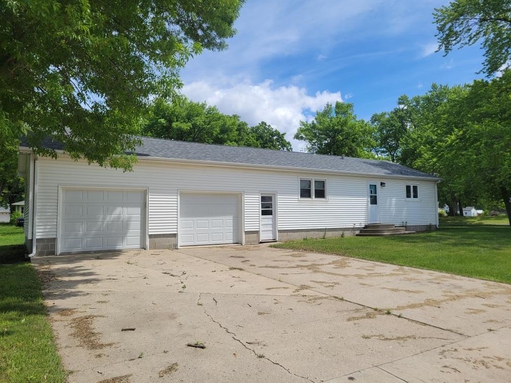 1707 11th Street, Emmetsburg, IA 50536 