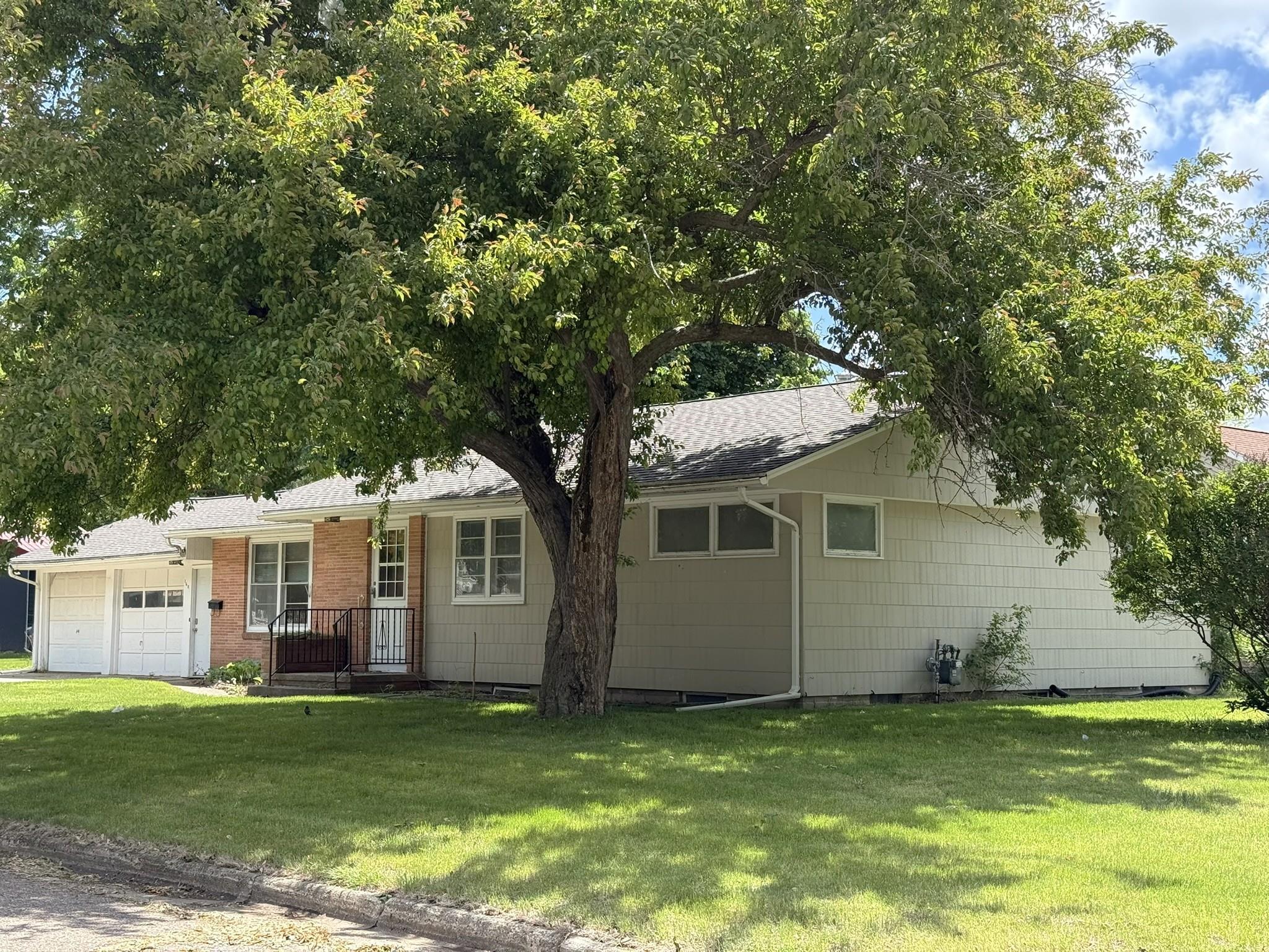 1602 2nd Avenue, Estherville, IA 51334 