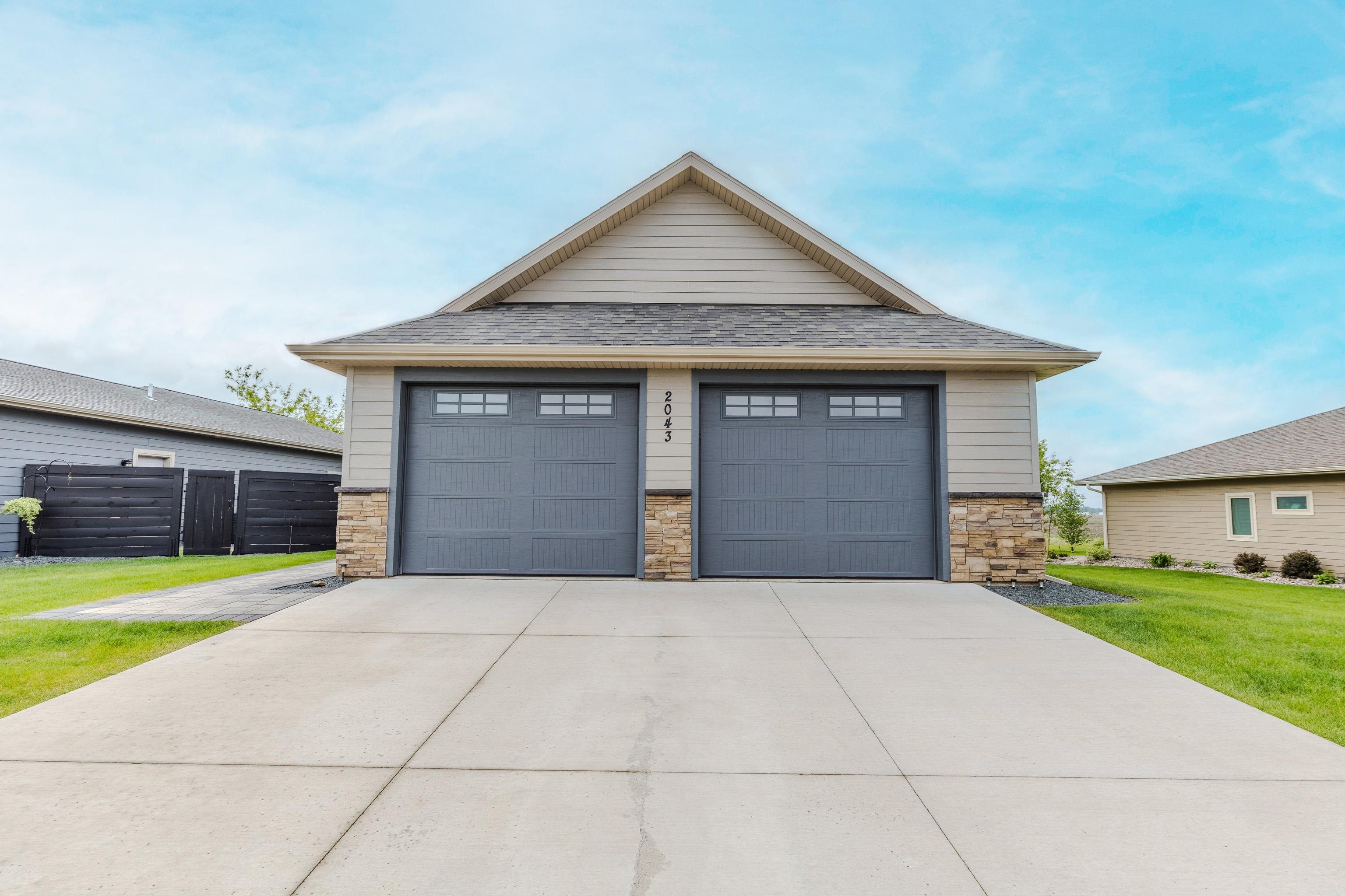 2043 35th Street, Spirit Lake, IA 51360 