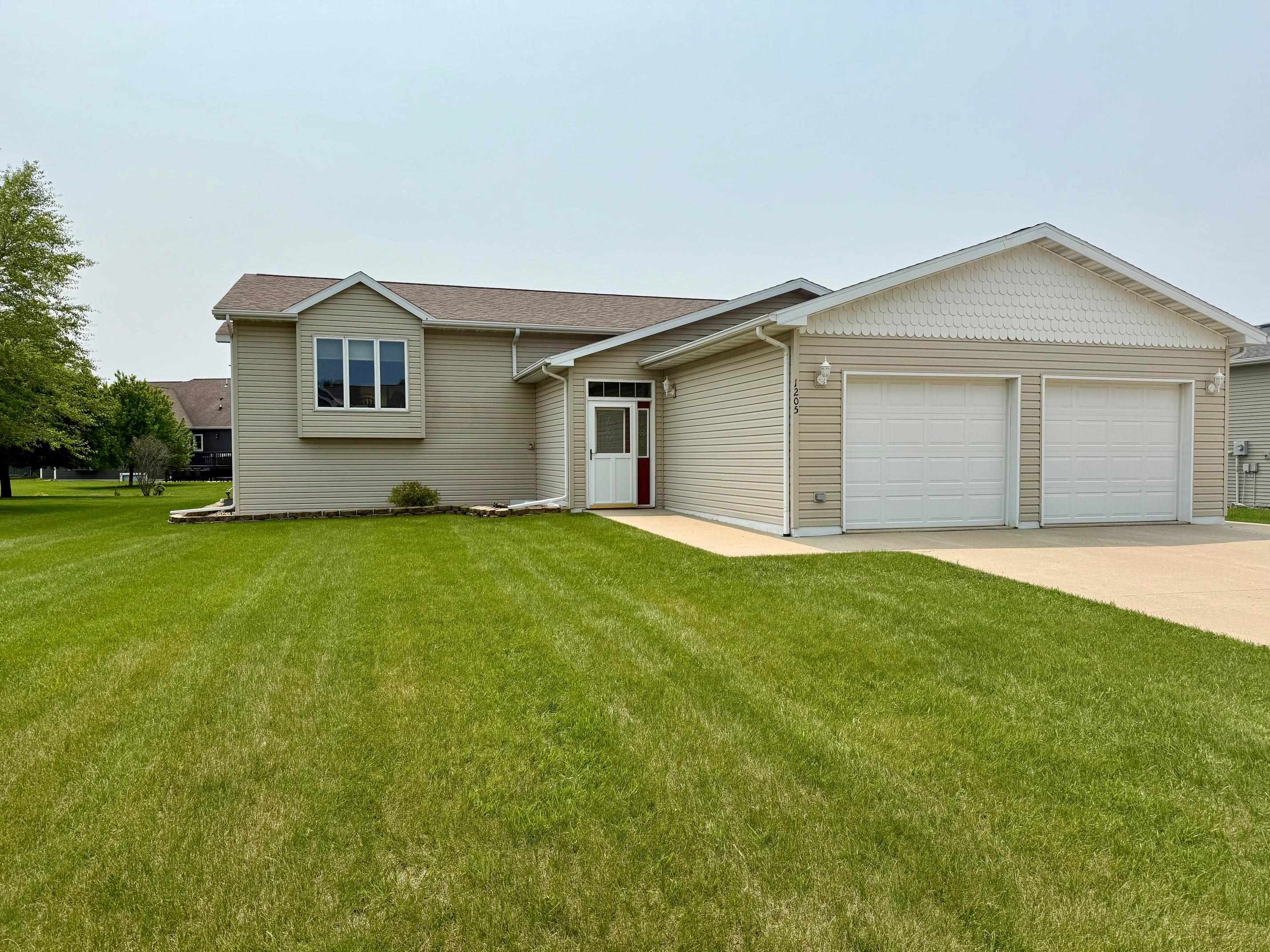 1205 30th Street, Spirit Lake, IA 51360 