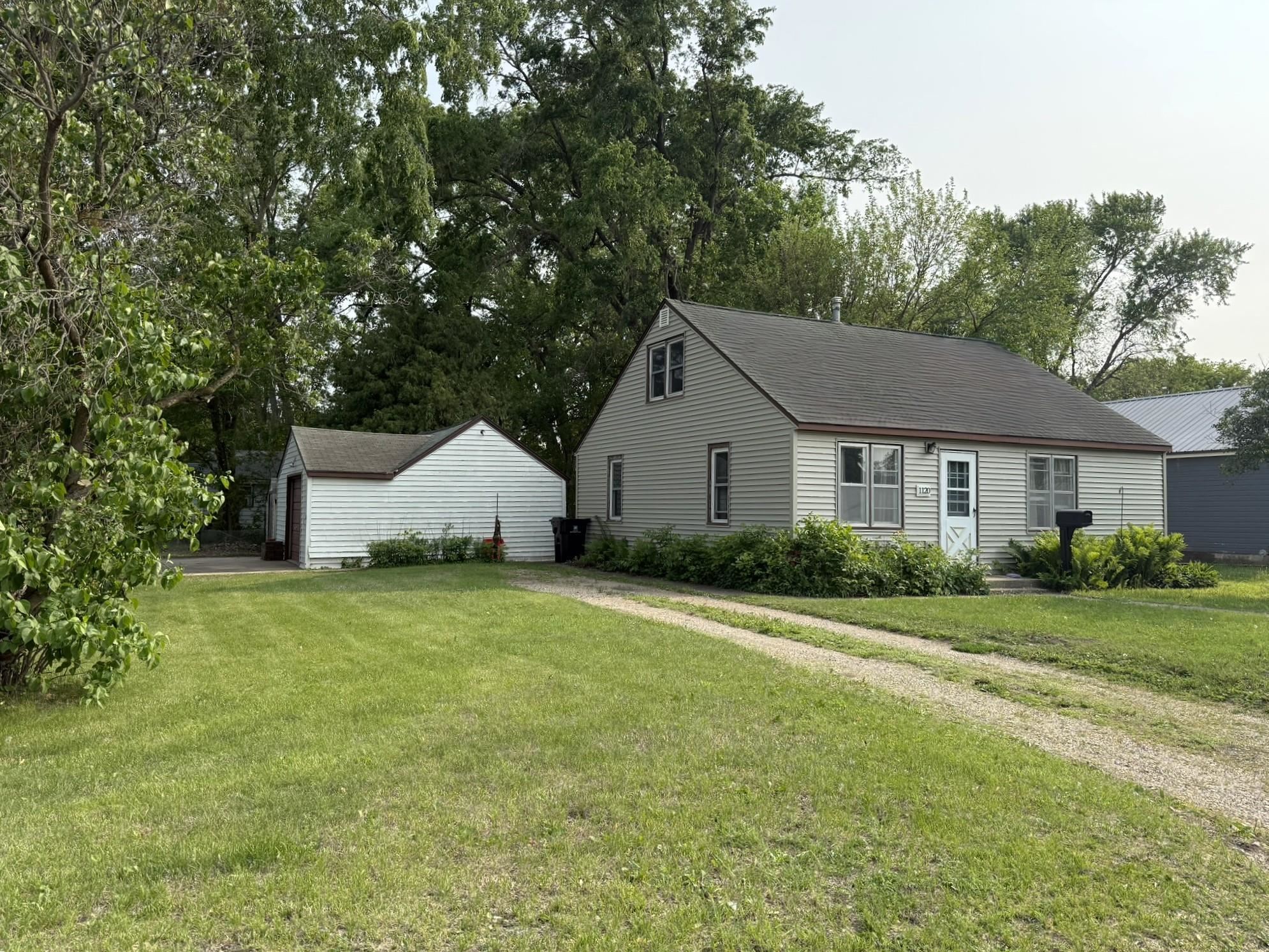 1120 6th Avenue, Estherville, IA 51334 