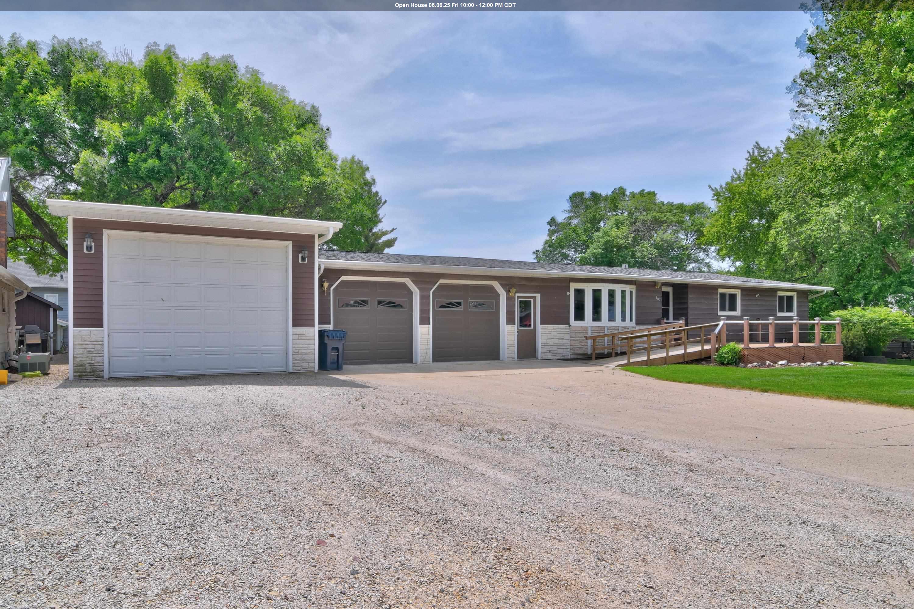 907 A Avenue, Armstrong, IA 50514 