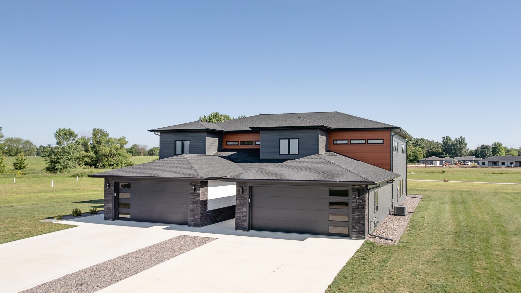 3302 Ponderosa Court B, Spirit Lake, IA 51360 