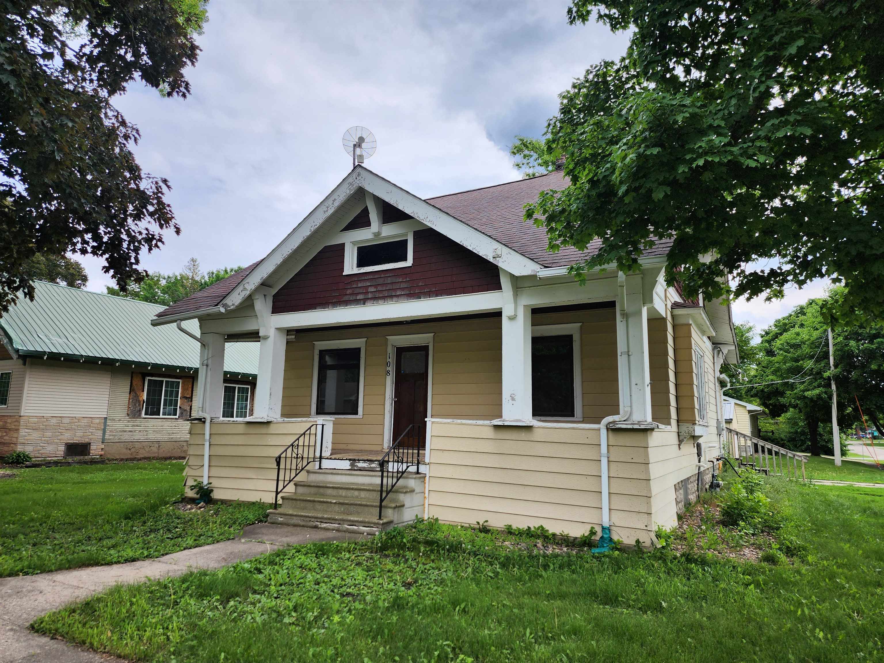 108 2nd Avenue, Swea City, IA 50590 