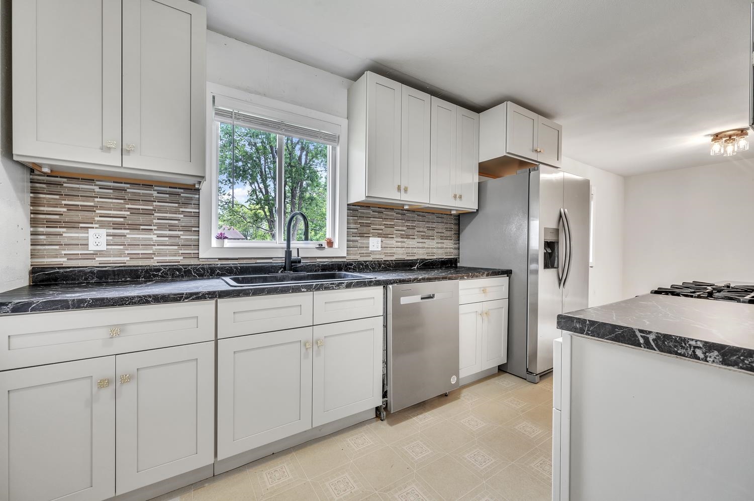 332 Saint James Avenue, Wallingford, IA 51365 