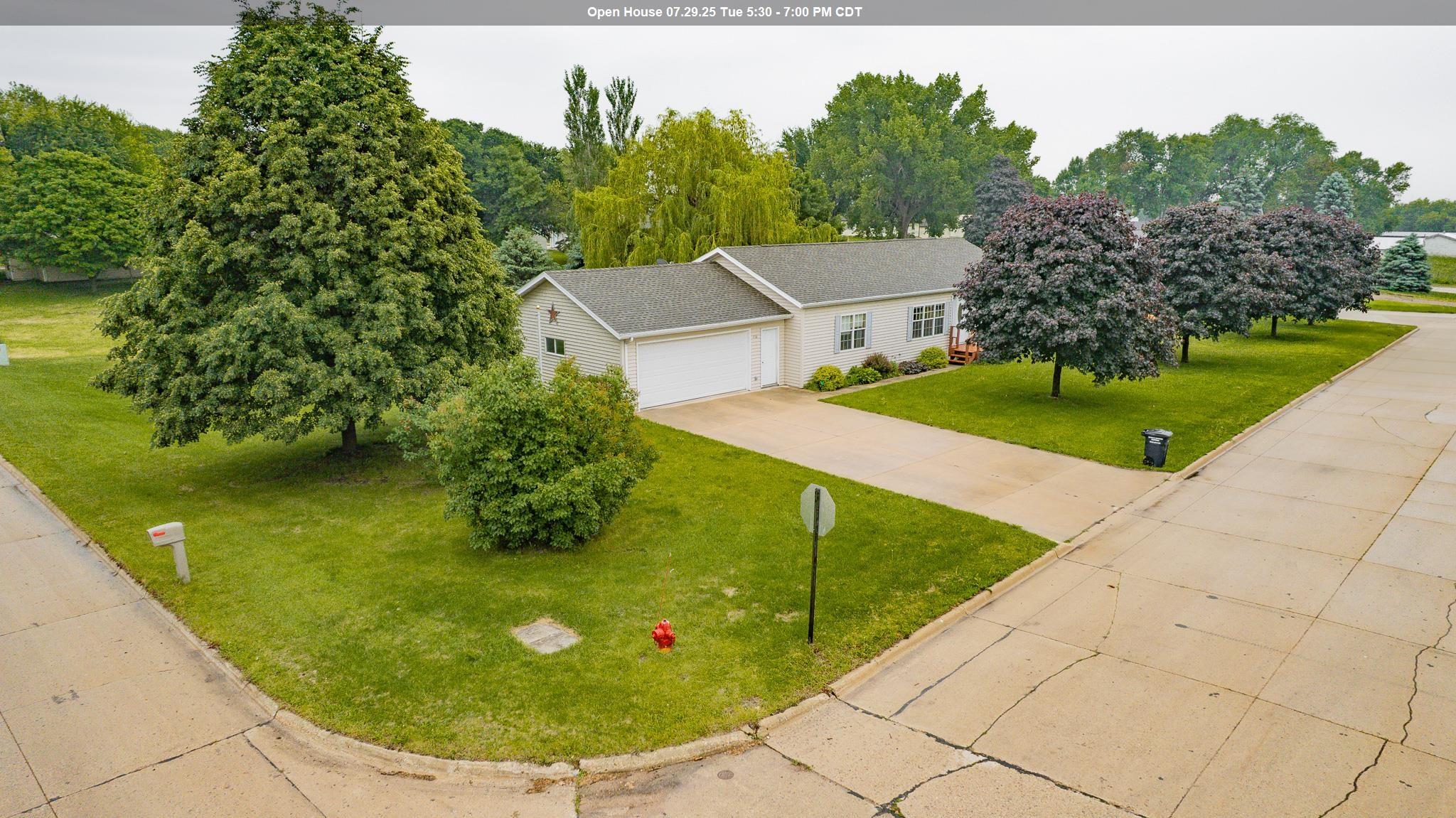 110 5th St E, Lake Park, IA 51347 