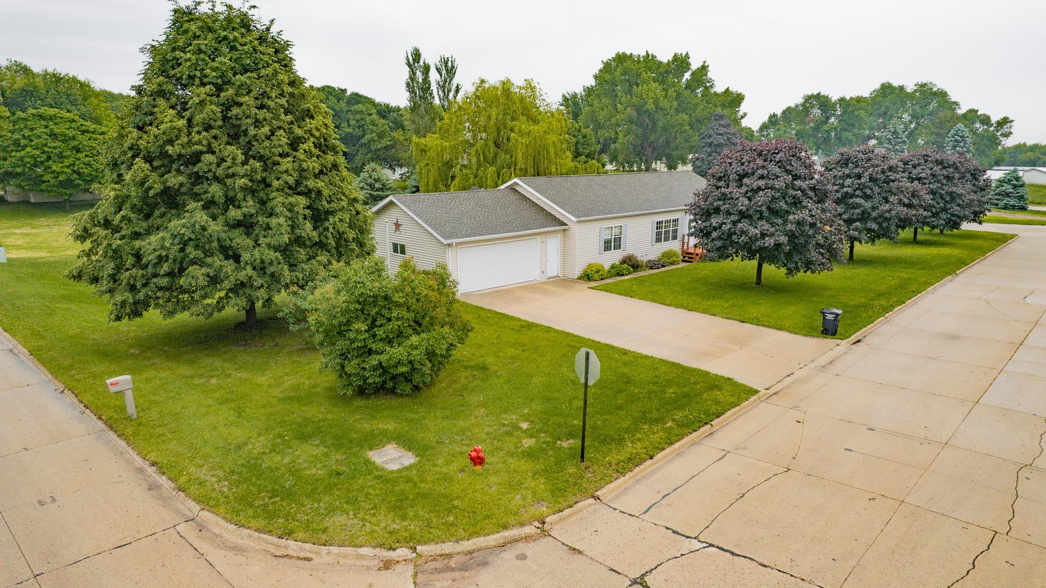 110 5th St E, Lake Park, IA 51347 