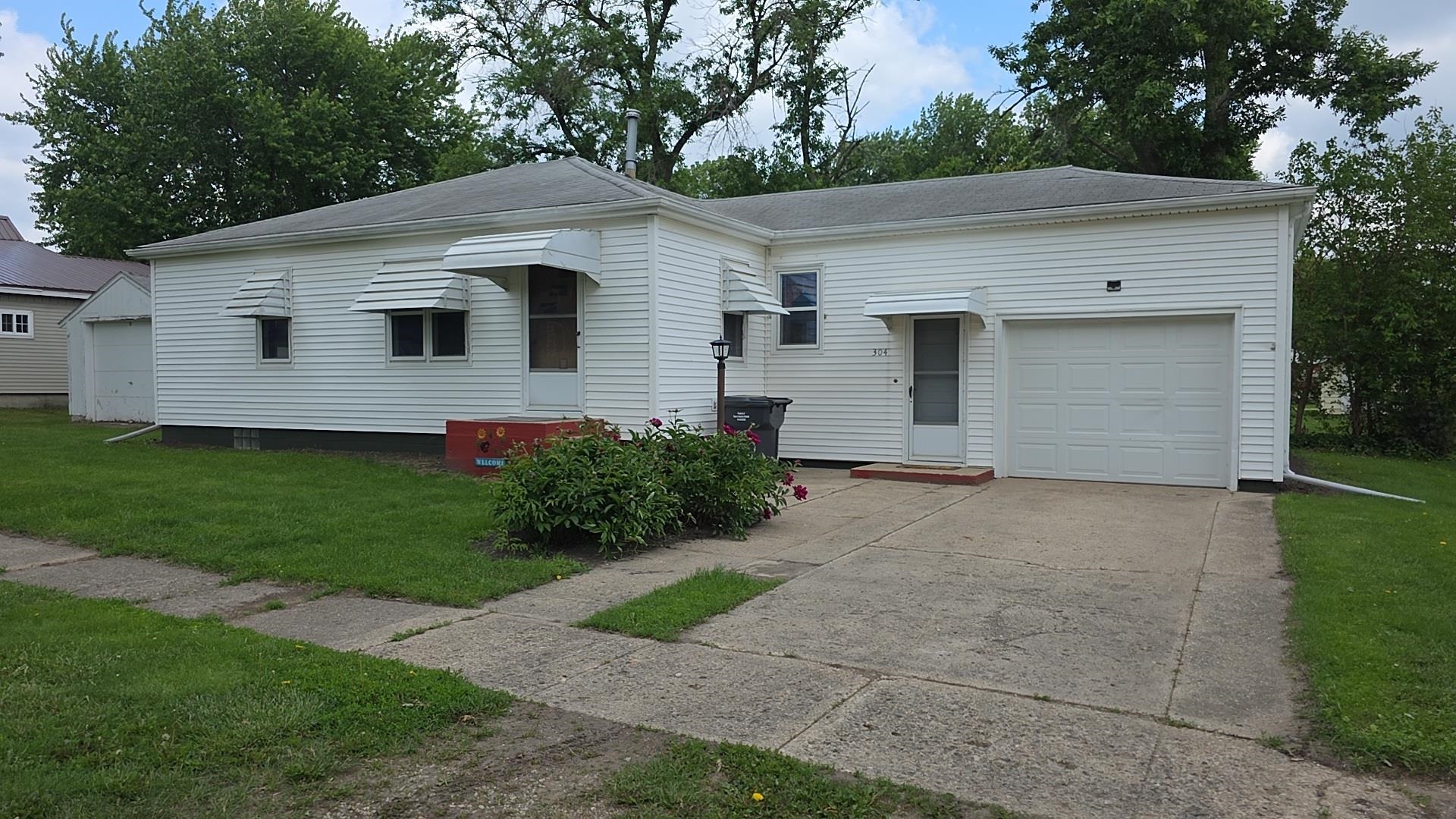 304 Sleeper Street, Everly, IA 51338 